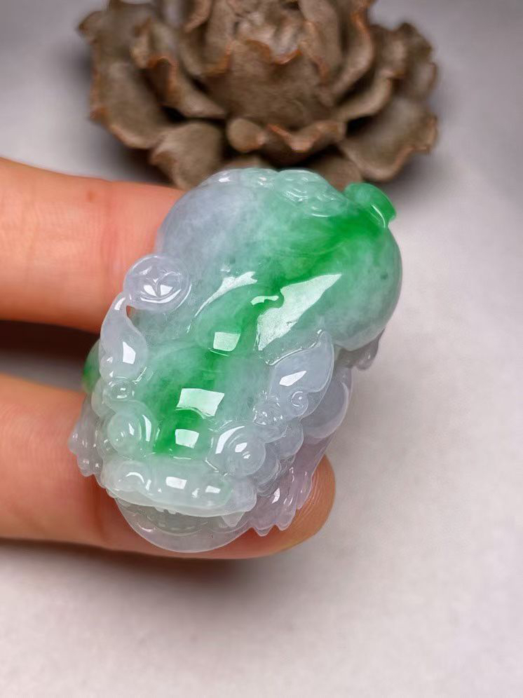 冰糯种飘绿【招财貔貅】吊坠，种水好，玉质细腻 ，卖相好‘