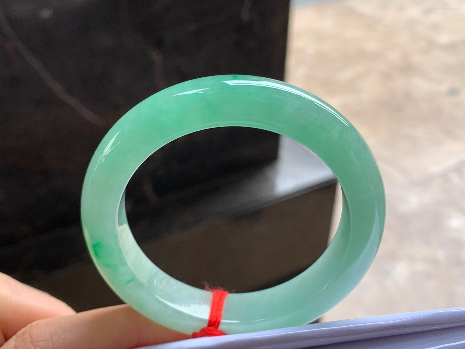 53.5-12.2-9.3

阳绿色手镯^_^色阳 细腻