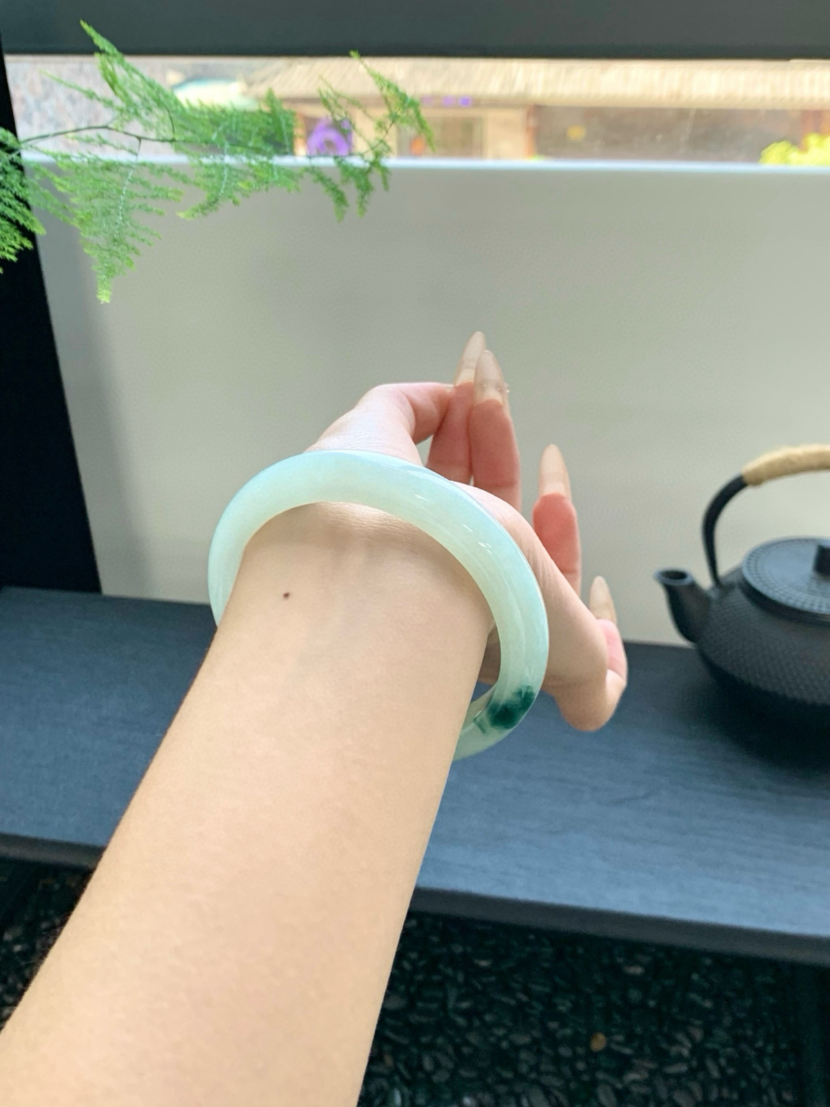 【冰飘花手镯】
柔美的飘绿花色、清清甜甜的味道格外的沁人心脾，有着东方韵味的温婉之美
【尺寸】58-12-9mm