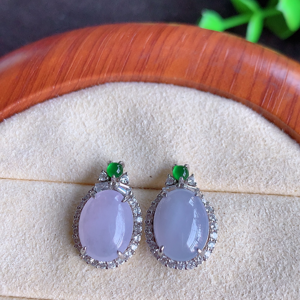 冰透紫罗兰翡翠925银镶嵌耳坠，自然光实拍，翠色灵动，颜色漂亮，种老水足，品相佳，佩戴佳品！W502.5  整体尺寸：16-10.8-5.2mm  裸石尺寸：10-8mm