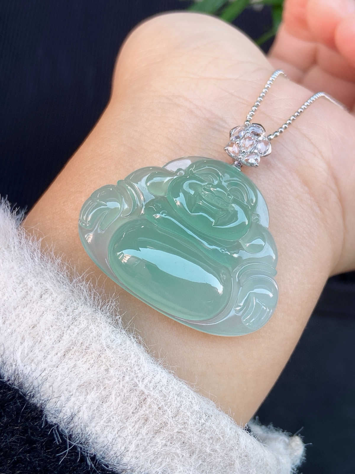 冰晴弥勒佛
冰透水润 底色油润
18k金扣

尺寸如图一 实物更美～