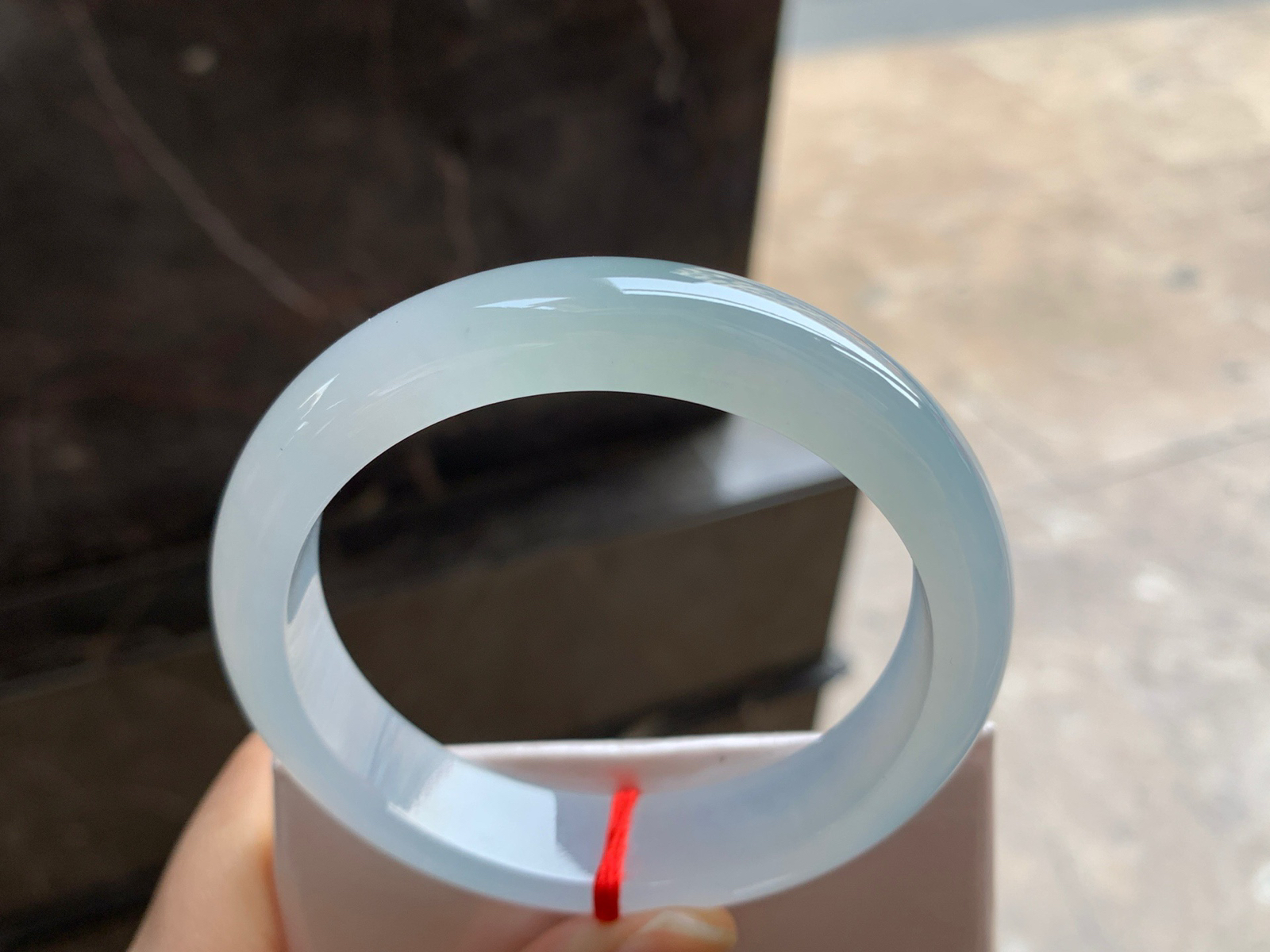 56.5-12.9-7.8

冰种手镯^_^清新冰透 白月光