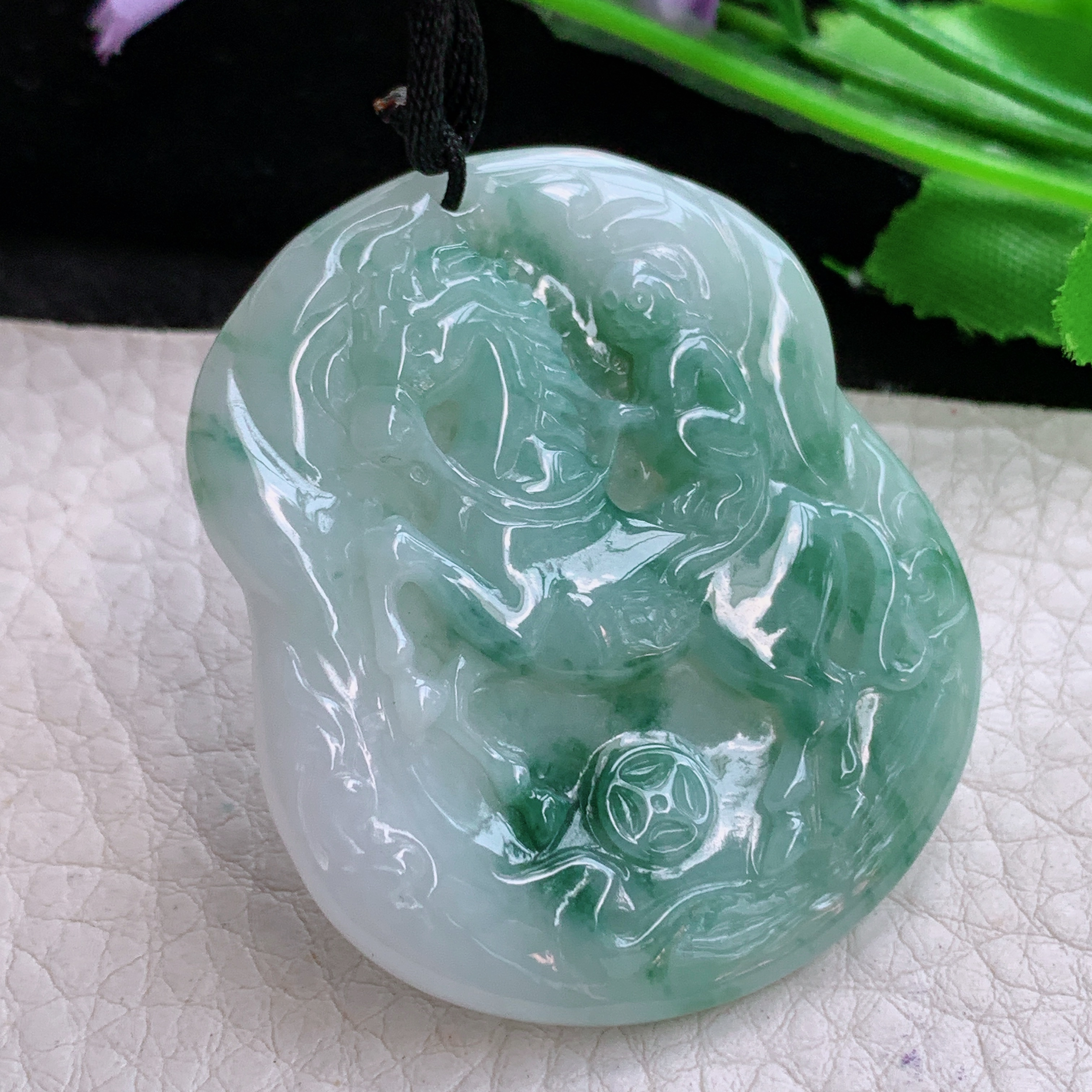 f8实拍48*41*5.7缅甸天然翡翠飘花生肖马吊坠马上封猴玉坠