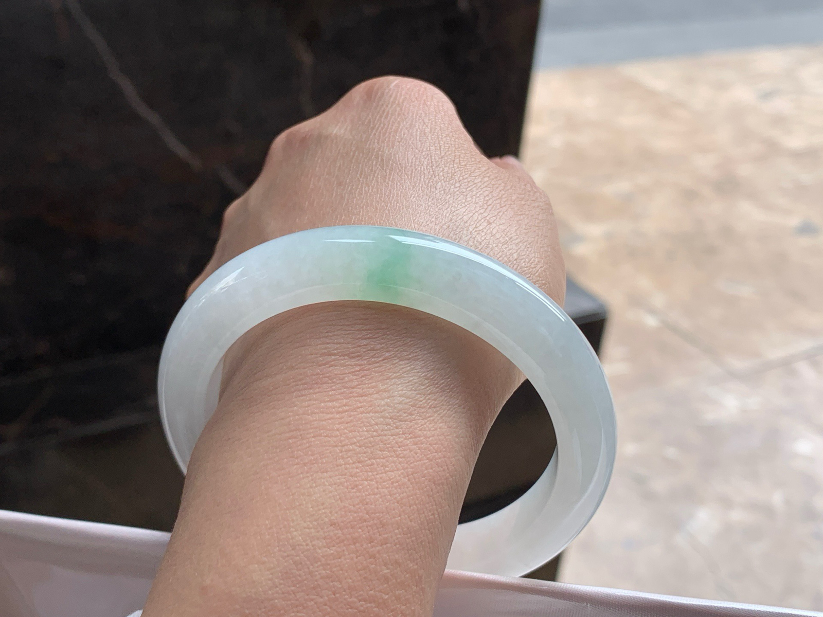 60-11.9-9.9

飘绿手镯^_^底妆干净 清新 大圈