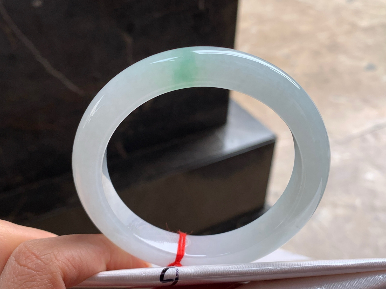 60-11.9-9.9

飘绿手镯^_^底妆干净 清新 大圈