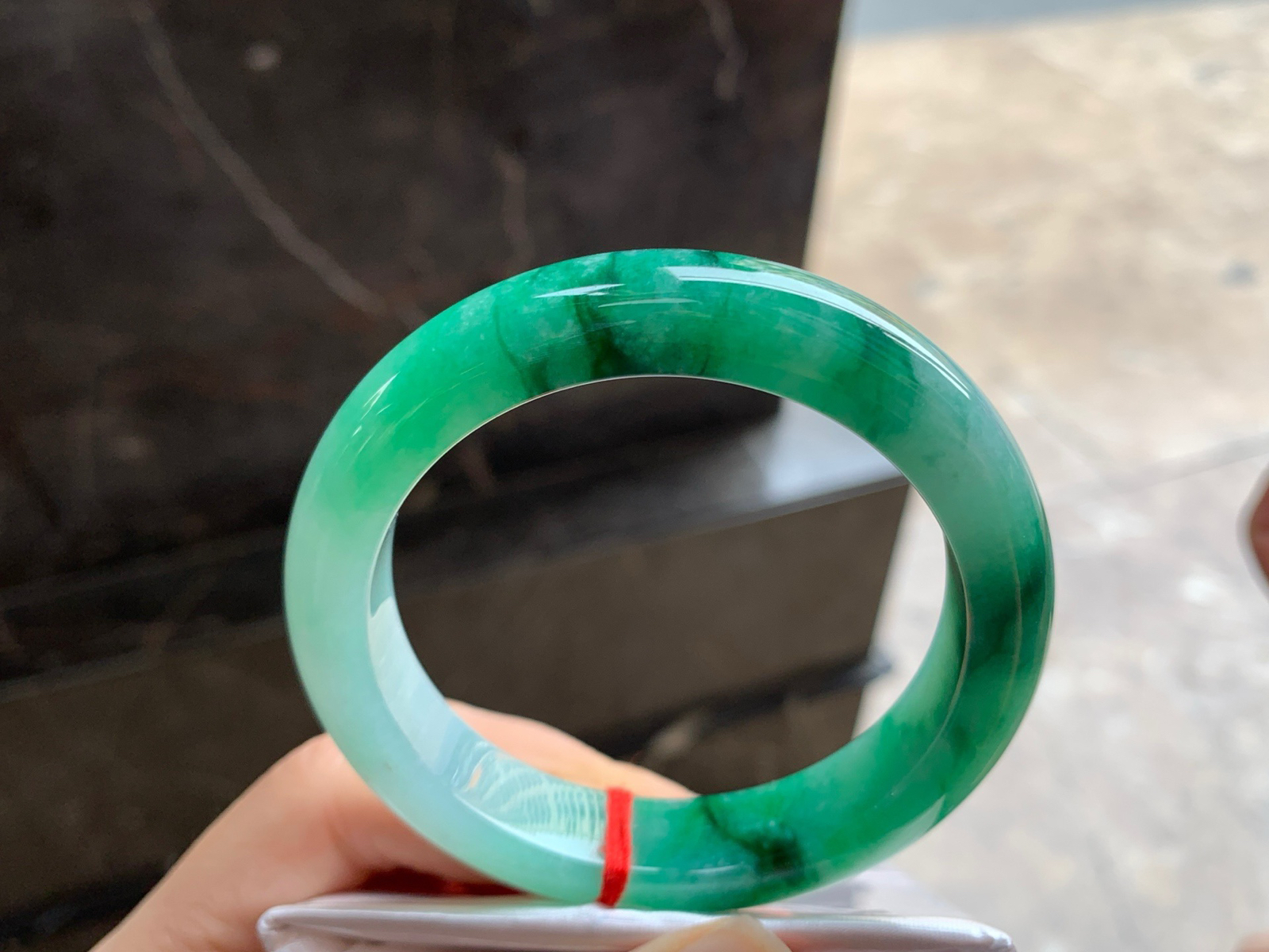 55-12.3-8.8

绿色手镯^_^颜色鲜艳 浓郁