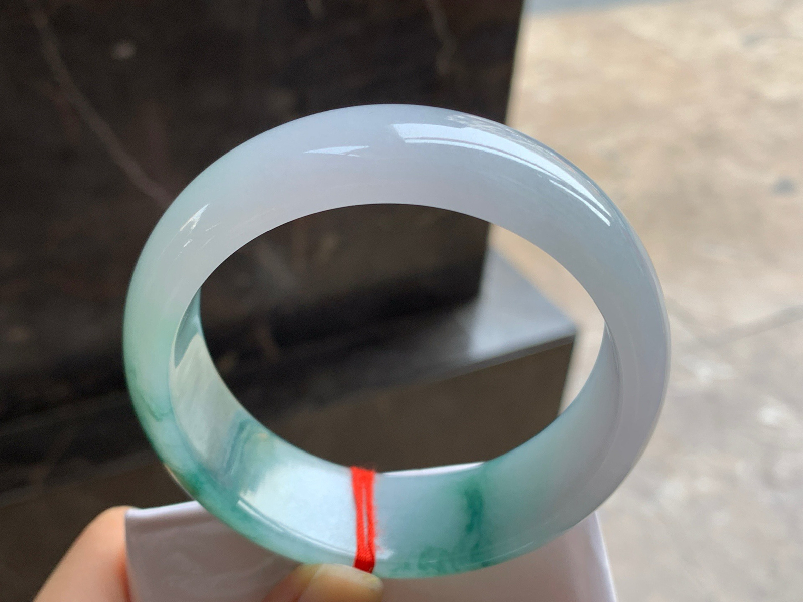 60-19.7-8.6

飘花宽版手镯^_^玉质温润 细腻 鲜艳