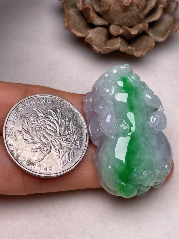 冰糯种飘绿【招财貔貅】吊坠，种水好，玉质细腻 ，卖相好‘
