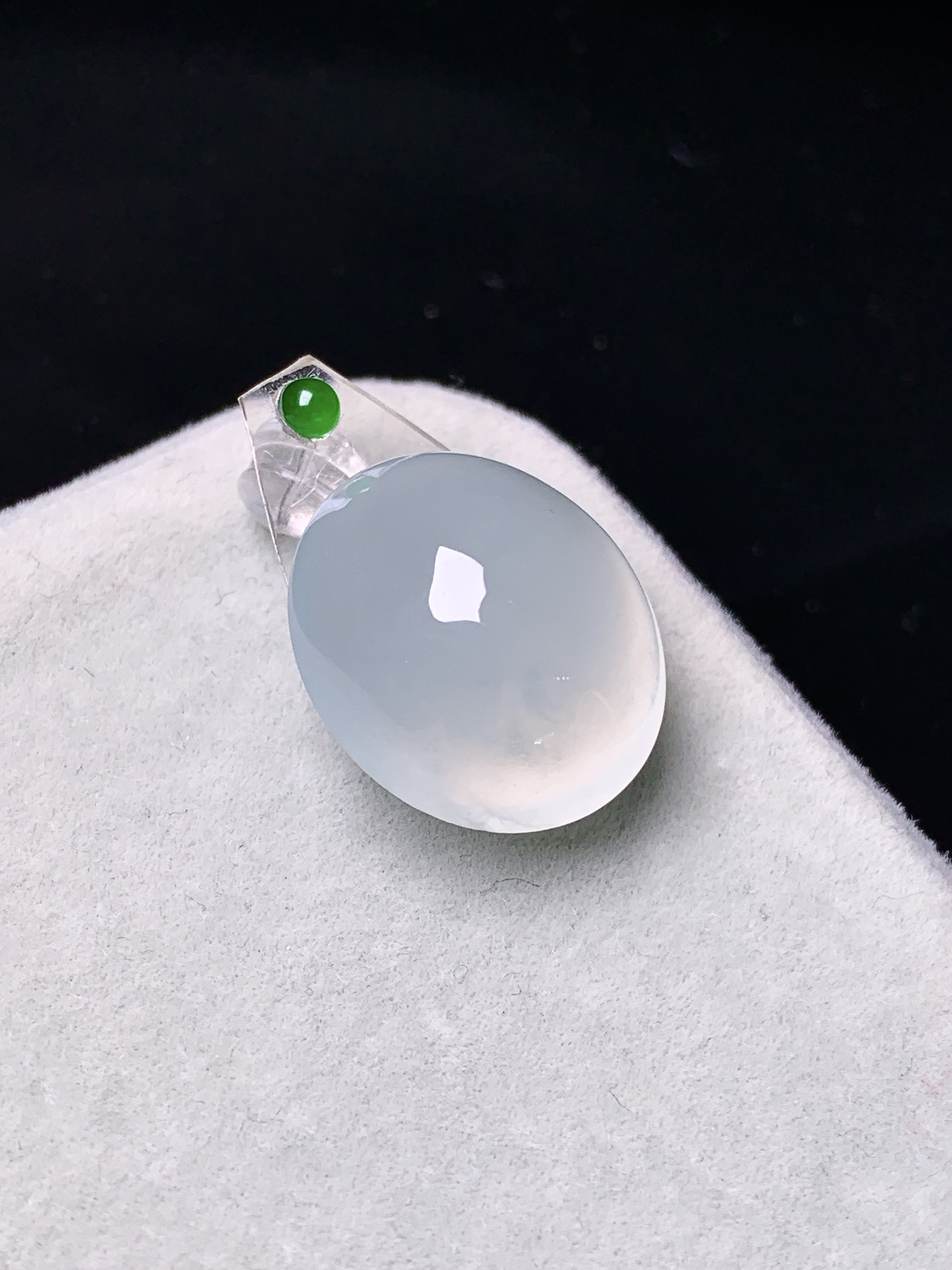 镶嵌款 冰种蛋面吊坠 玉质细腻 色泽艳丽清新 整体尺寸17*14.8*9.5