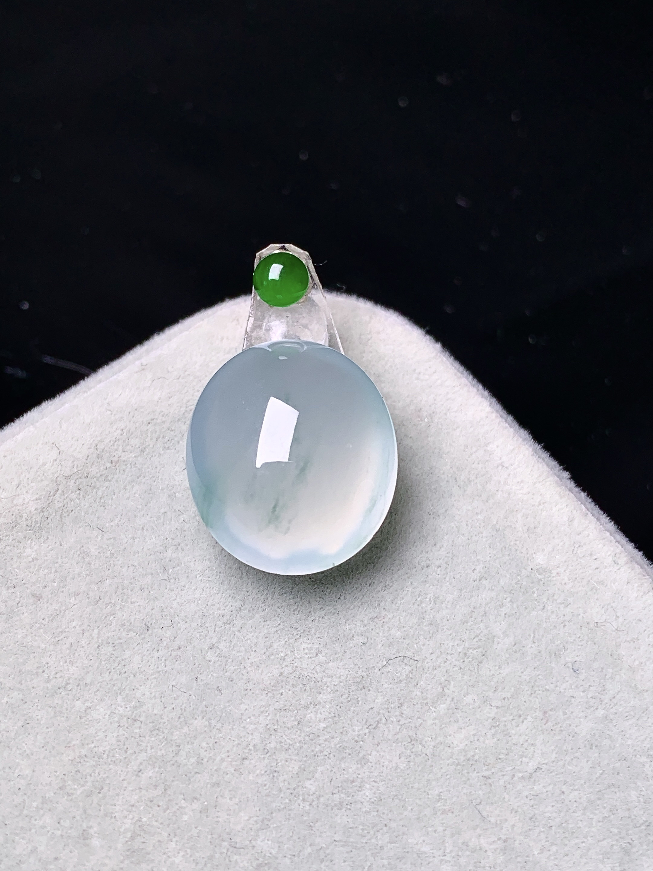 镶嵌款 冰种蛋面吊坠 玉质细腻 色泽艳丽清新 整体尺寸14.5*12.5*7