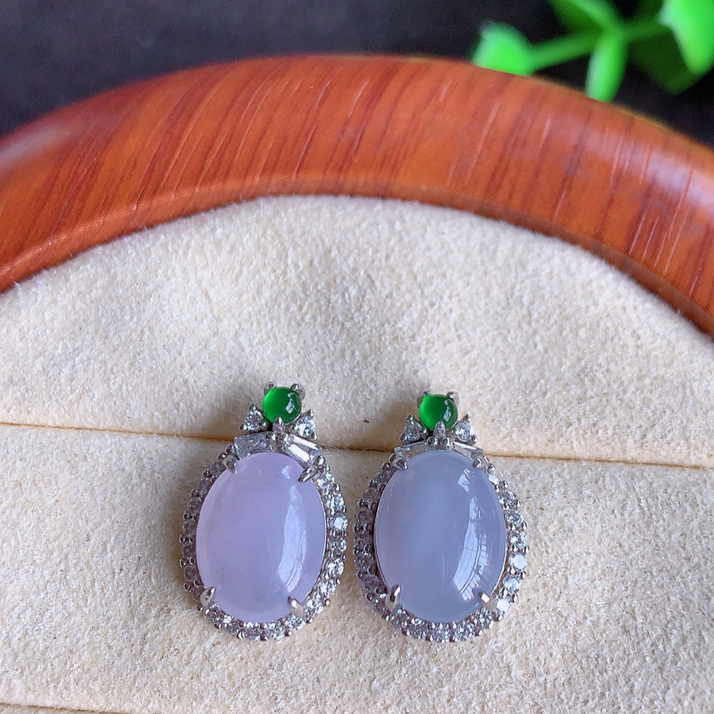 冰透紫罗兰翡翠925银镶嵌耳坠，自然光实拍，翠色灵动，颜色漂亮，种老水足，品相佳，佩戴佳品！W502.5  整体尺寸：16-10.8-5.2mm  裸石尺寸：10-8mm