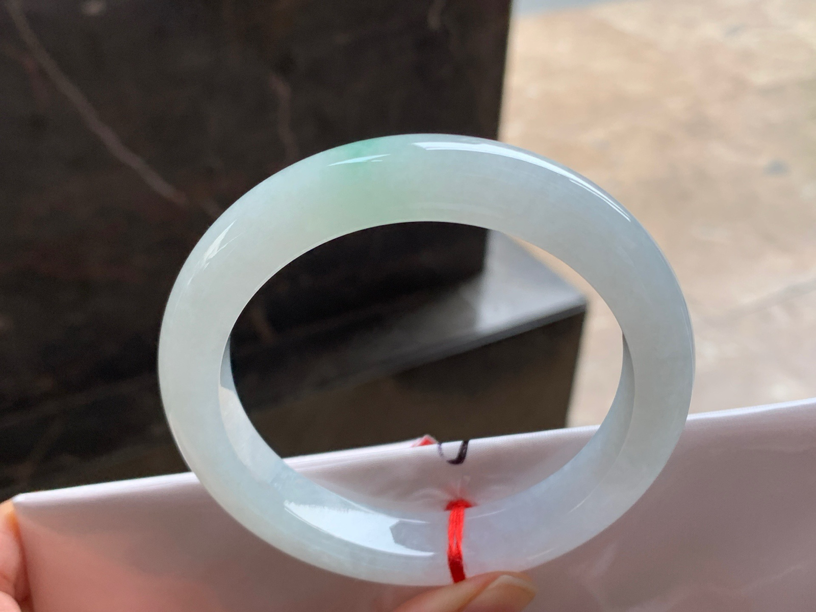 60-11.9-9.9

飘绿手镯^_^底妆干净 清新 大圈