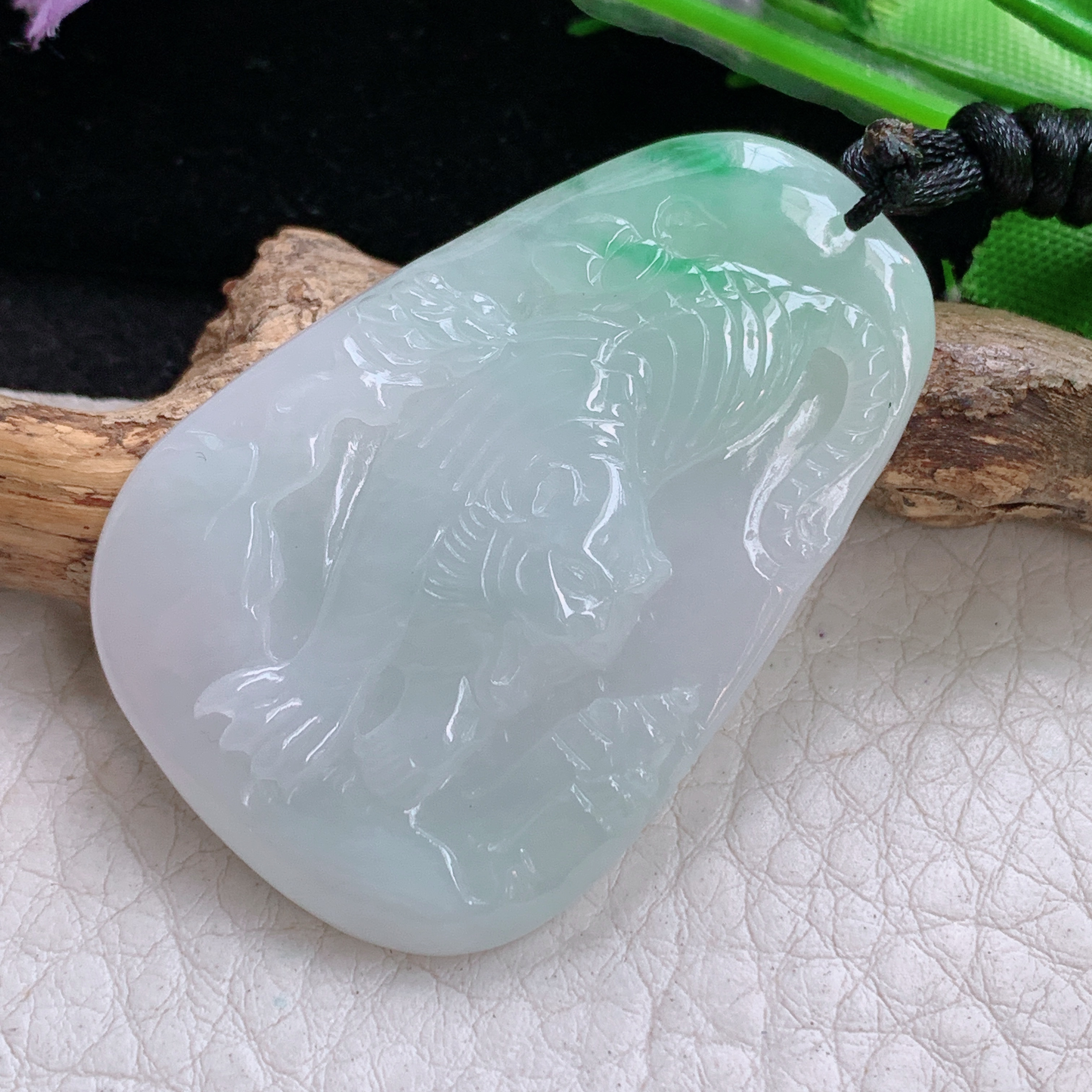 f8实拍46*31*6缅甸天然翡翠飘绿花生肖虎吊坠生肖下山虎守护神项坠