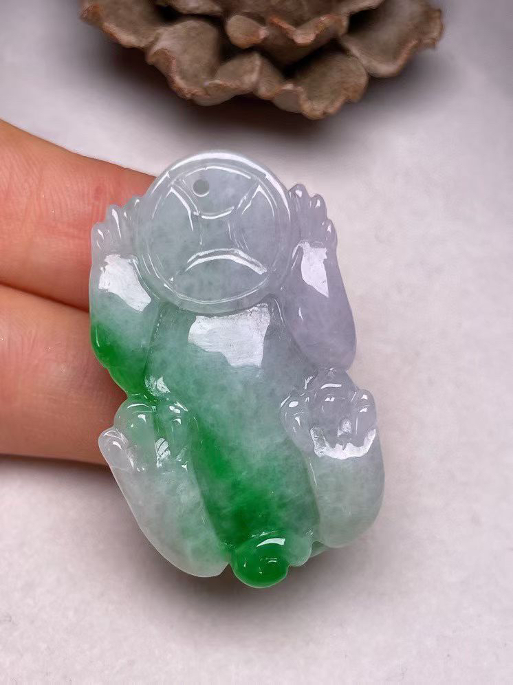 冰糯种飘绿【招财貔貅】吊坠，种水好，玉质细腻 ，卖相好‘