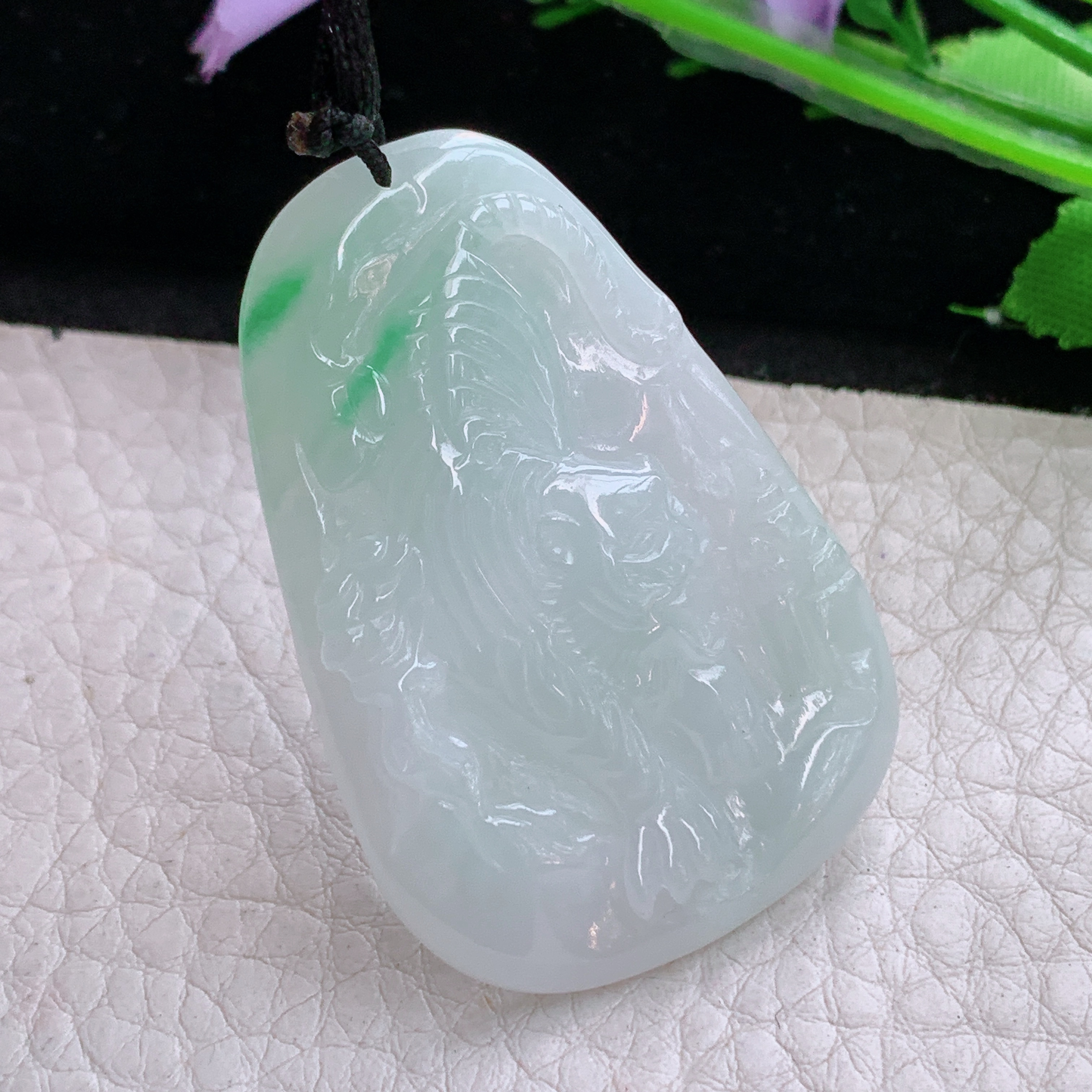 f8实拍46*31*6缅甸天然翡翠飘绿花生肖虎吊坠生肖下山虎守护神项坠