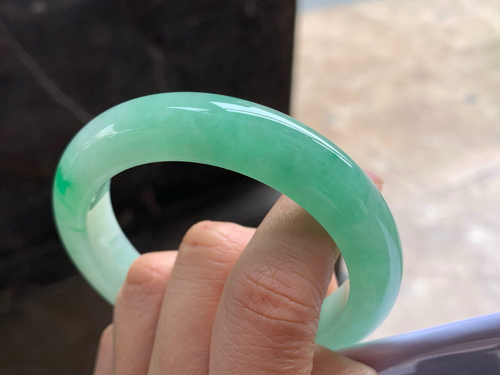 53.5-12.2-9.3

阳绿色手镯^_^色阳 细腻