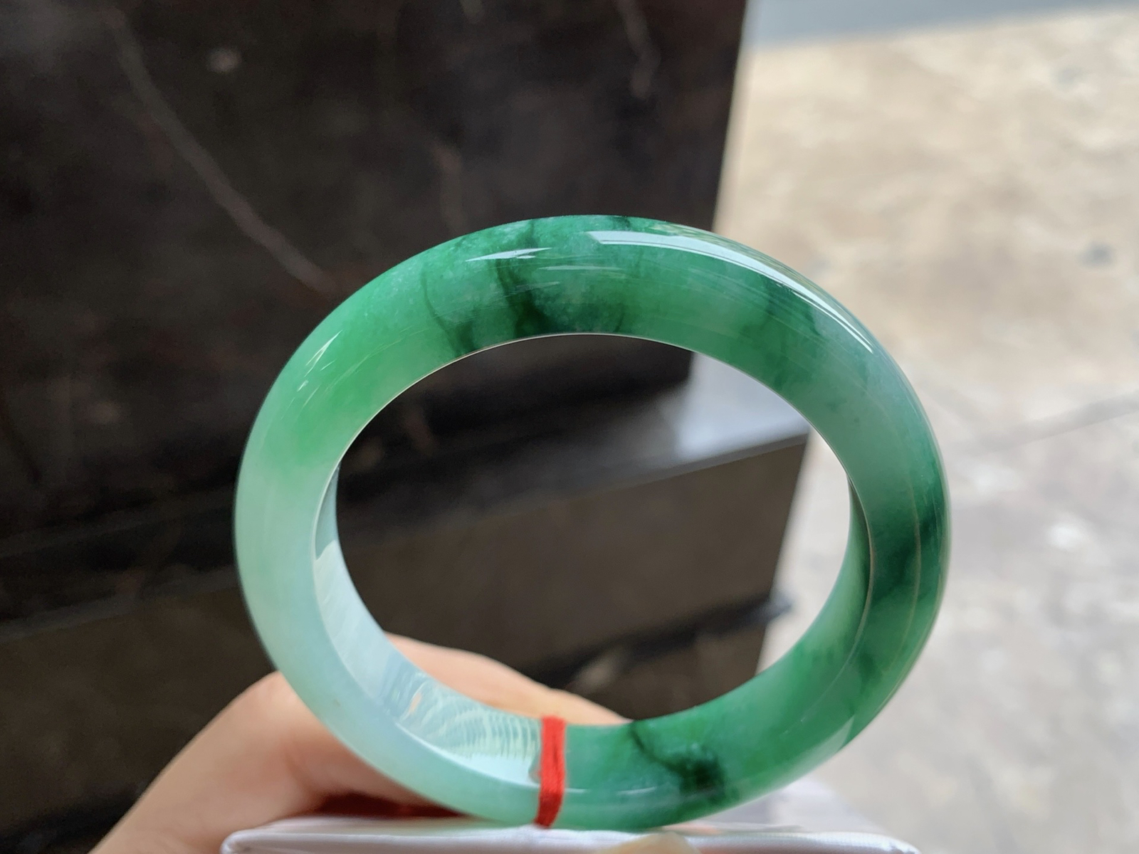 55-12.3-8.8

绿色手镯^_^颜色鲜艳 浓郁