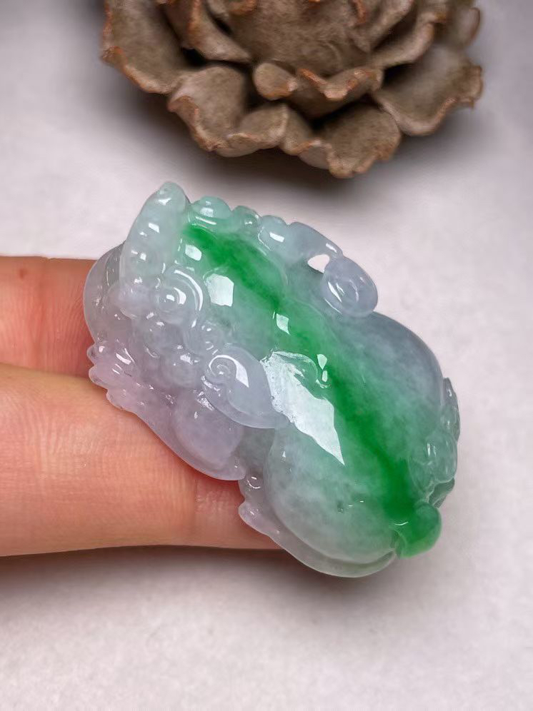 冰糯种飘绿【招财貔貅】吊坠，种水好，玉质细腻 ，卖相好‘