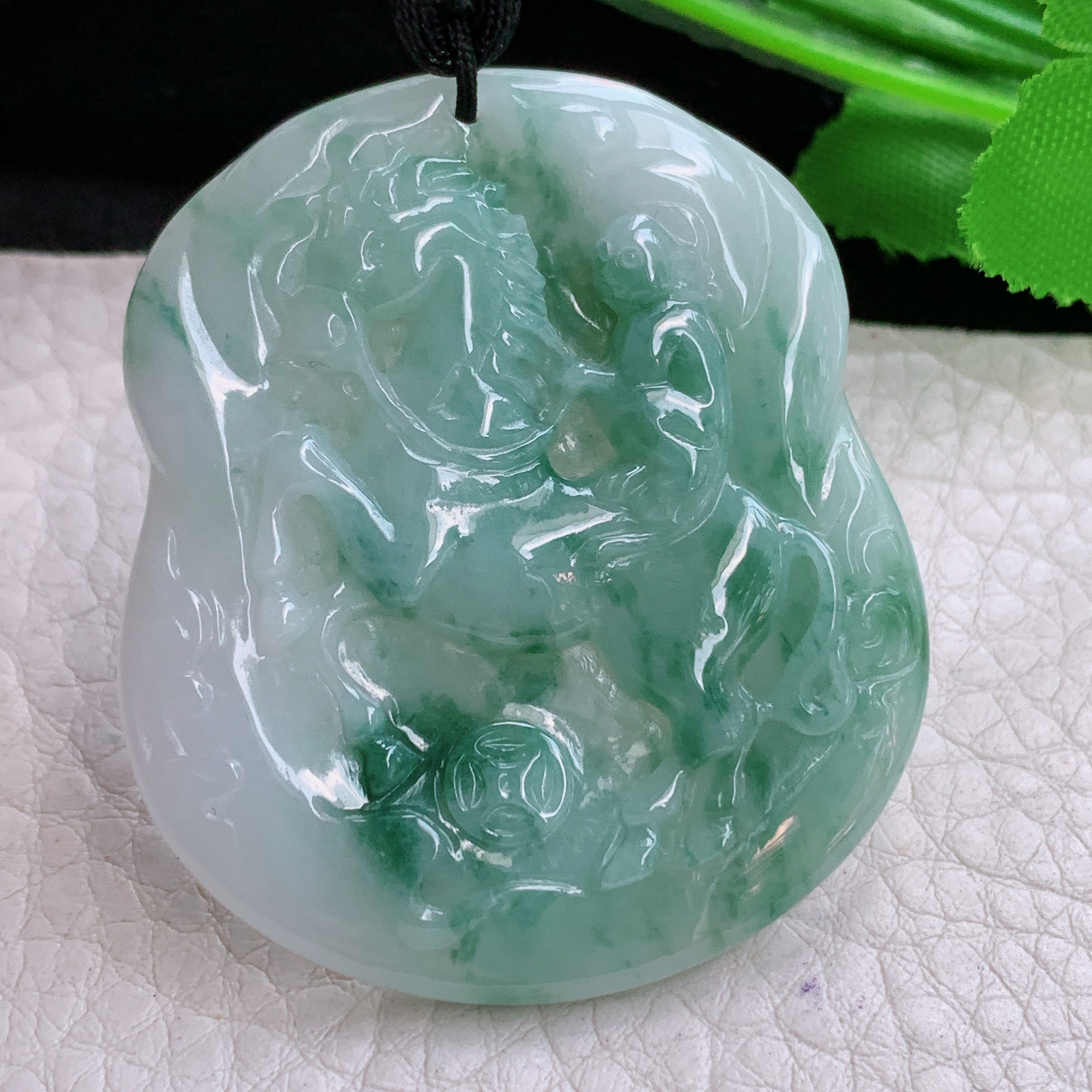 f8实拍48*41*5.7缅甸天然翡翠飘花生肖马吊坠马上封猴玉坠