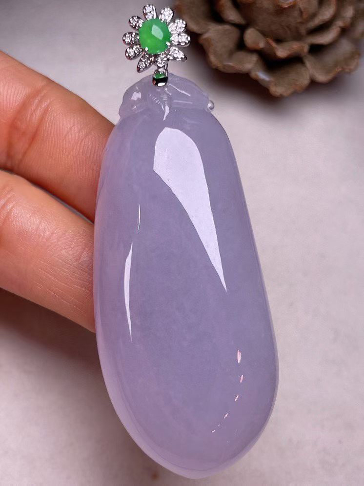 冰糯种紫罗兰福瓜吊坠，真金真钻镶嵌，种水好，玉质细腻 .裸石尺寸 60.7*26.0