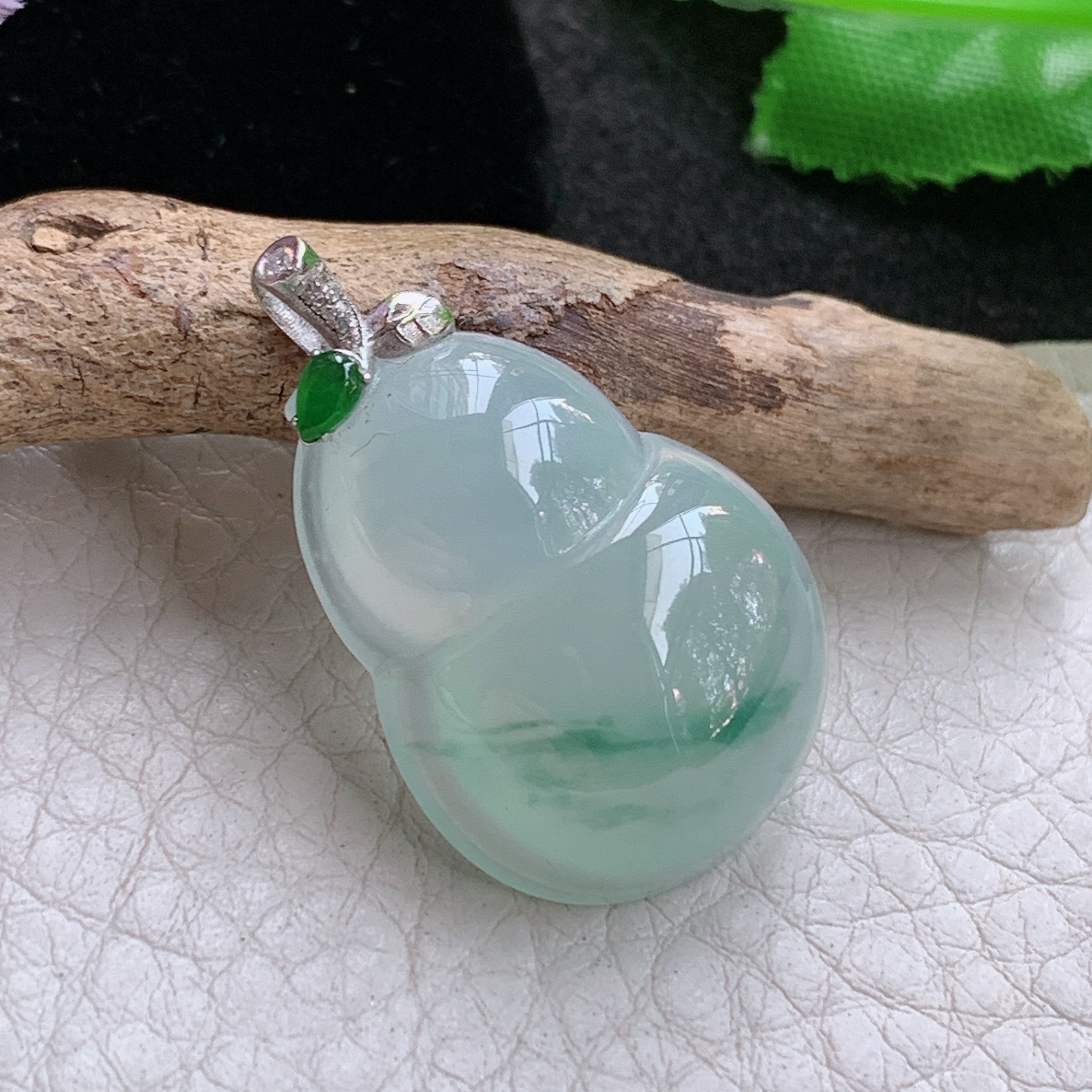 gp 实拍裸石28.5*20.8*8缅甸天然翡翠冰种飘花葫芦吊坠福禄双全镶金玉坠