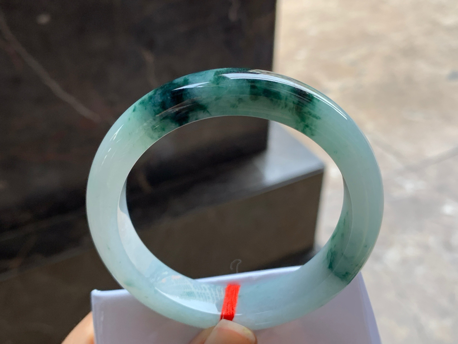 54-12.2-8.7

蓝花手镯^_^颜色鲜艳 玉质温润