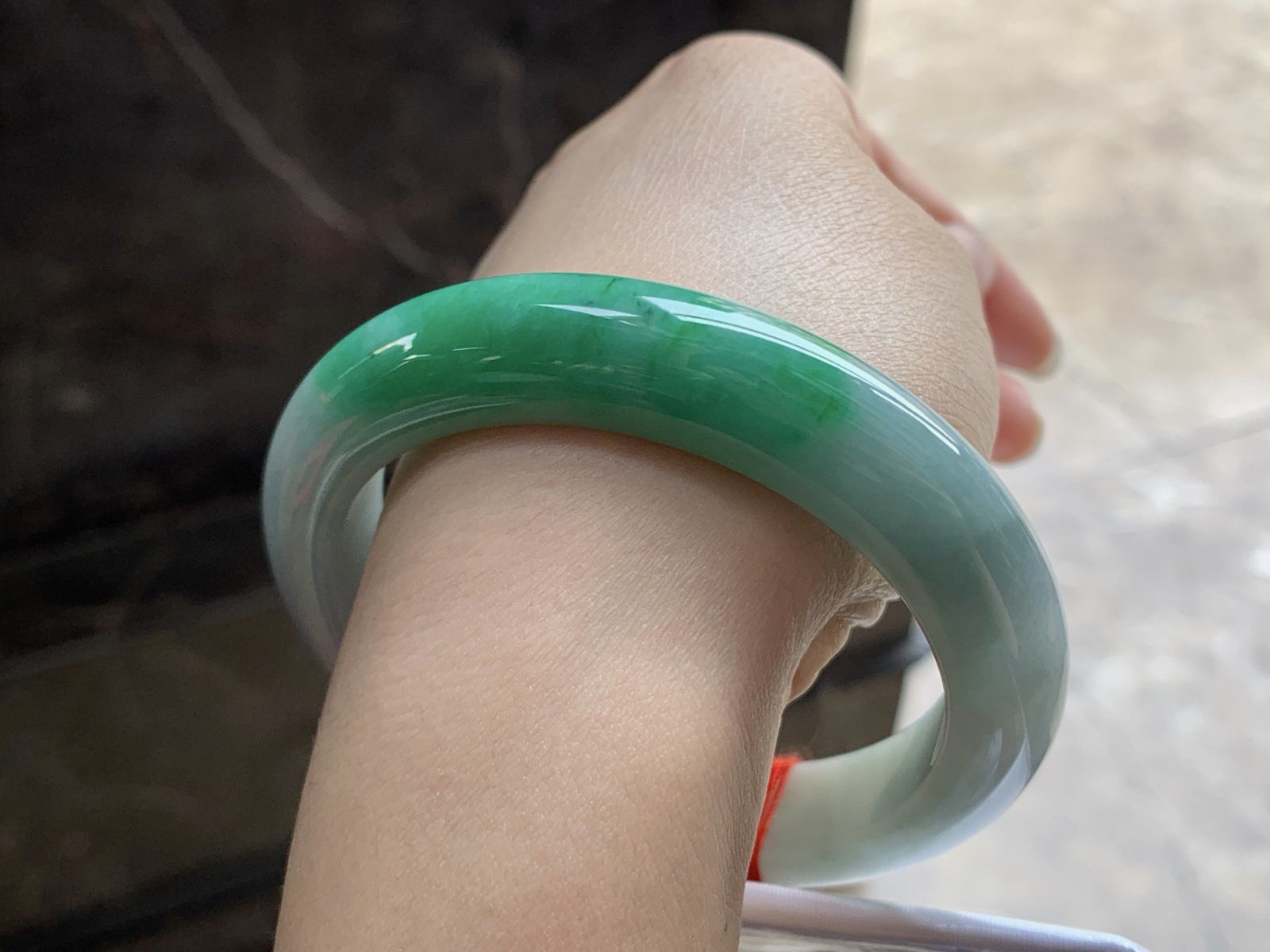 58-12.4-10

绿色手镯^_^鲜艳 玉质温润