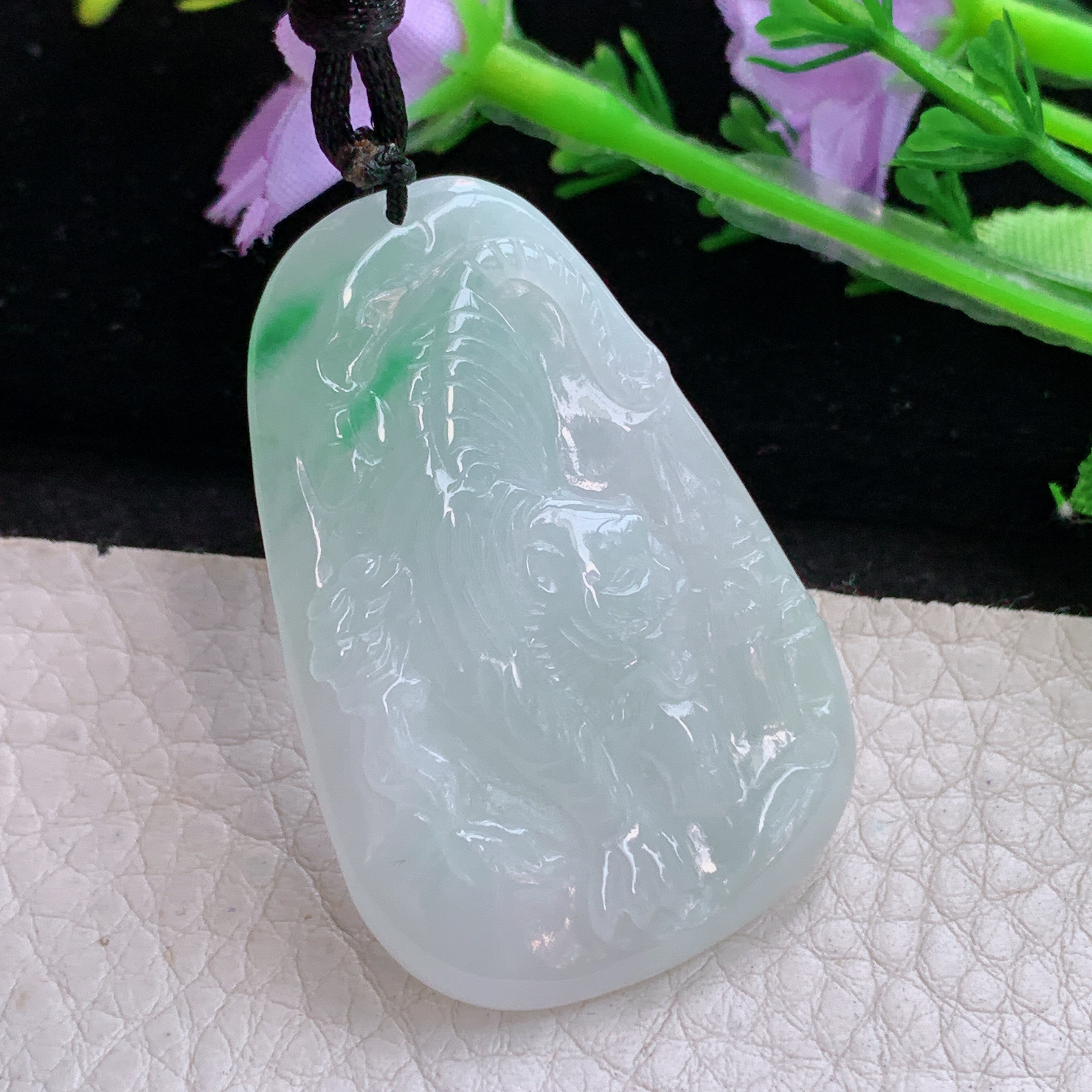 f8实拍46*31*6缅甸天然翡翠飘绿花生肖虎吊坠生肖下山虎守护神项坠