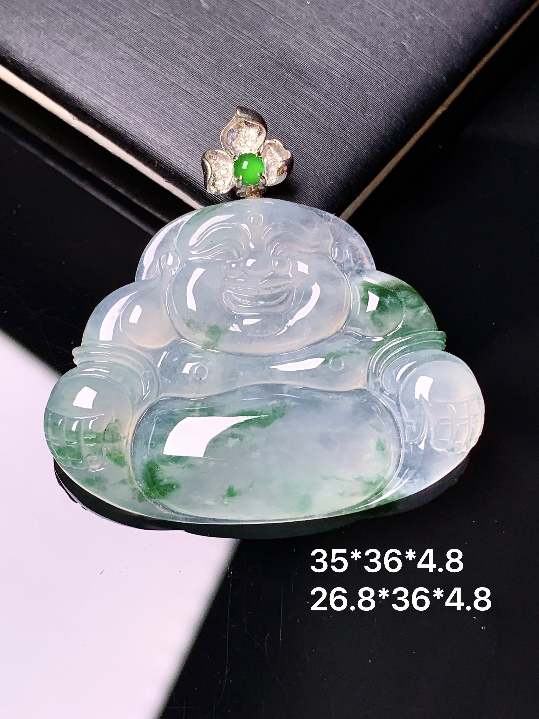 18k金镶嵌不想飘花佛公吊坠 玉质细腻 色泽艳丽清新 整体尺寸35*36*4.8