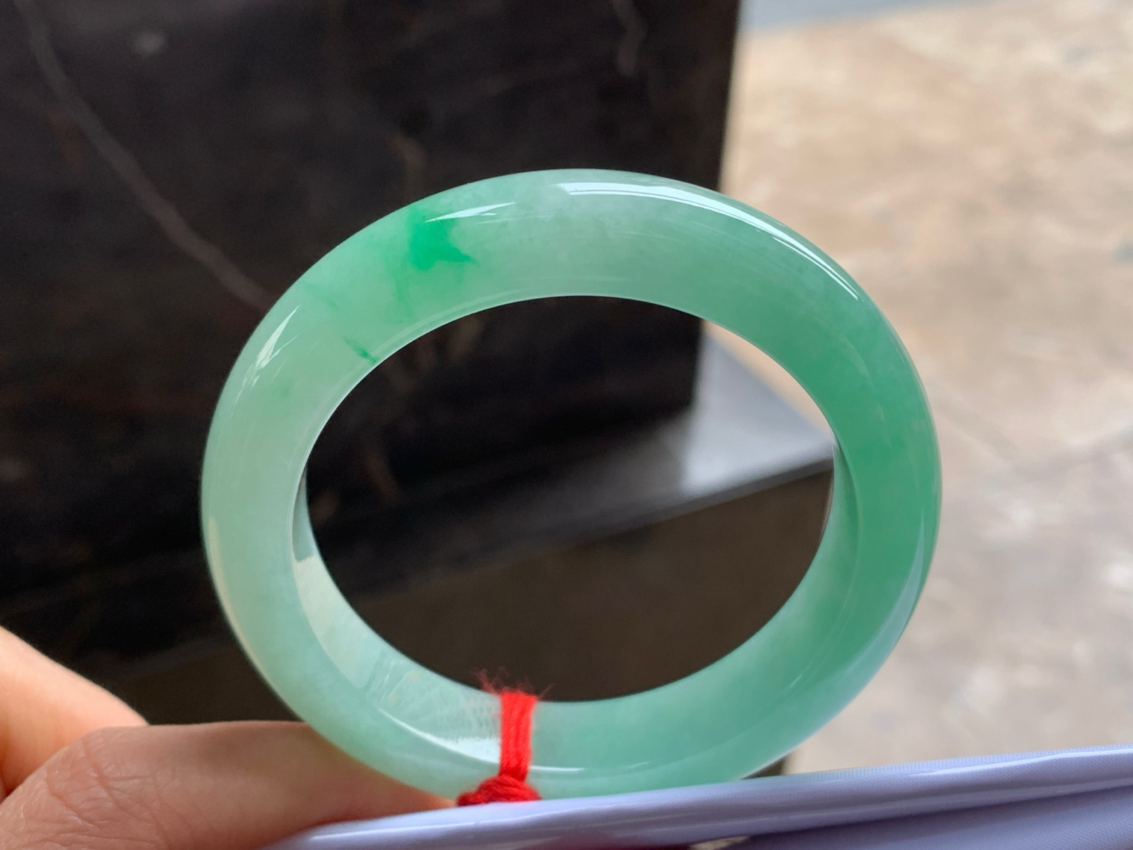 53.5-12.2-9.3

阳绿色手镯^_^色阳 细腻