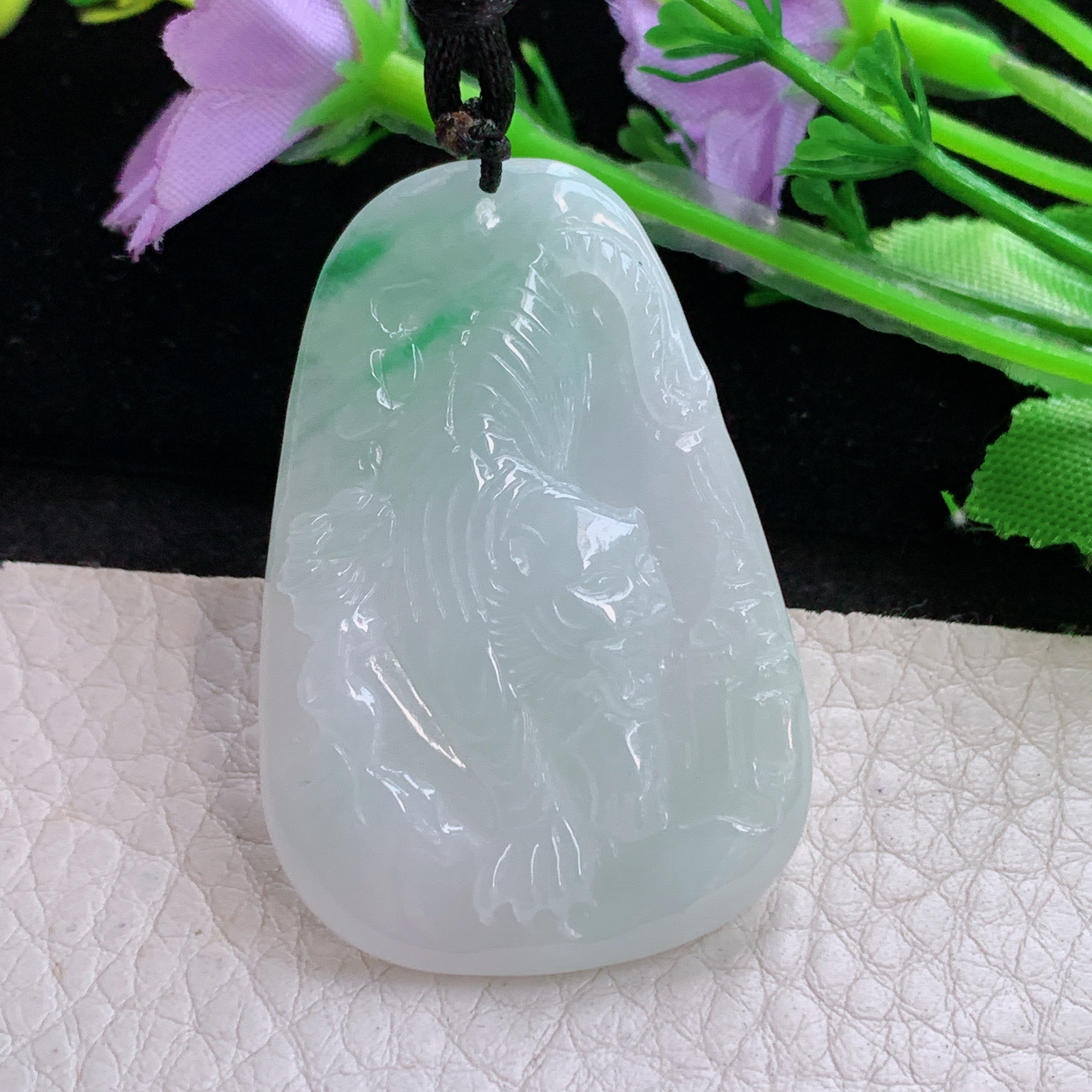 f8实拍46*31*6缅甸天然翡翠飘绿花生肖虎吊坠生肖下山虎守护神项坠