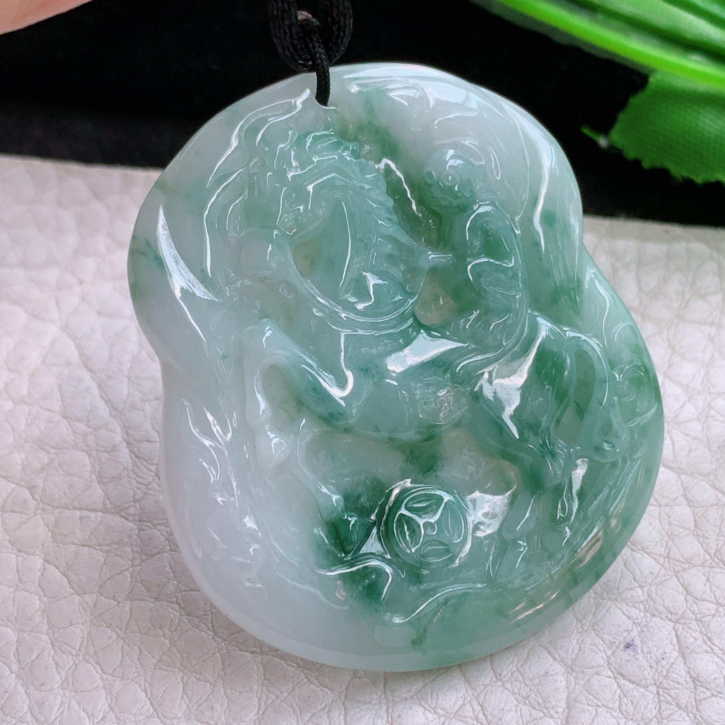 f8实拍48*41*5.7缅甸天然翡翠飘花生肖马吊坠马上封猴玉坠