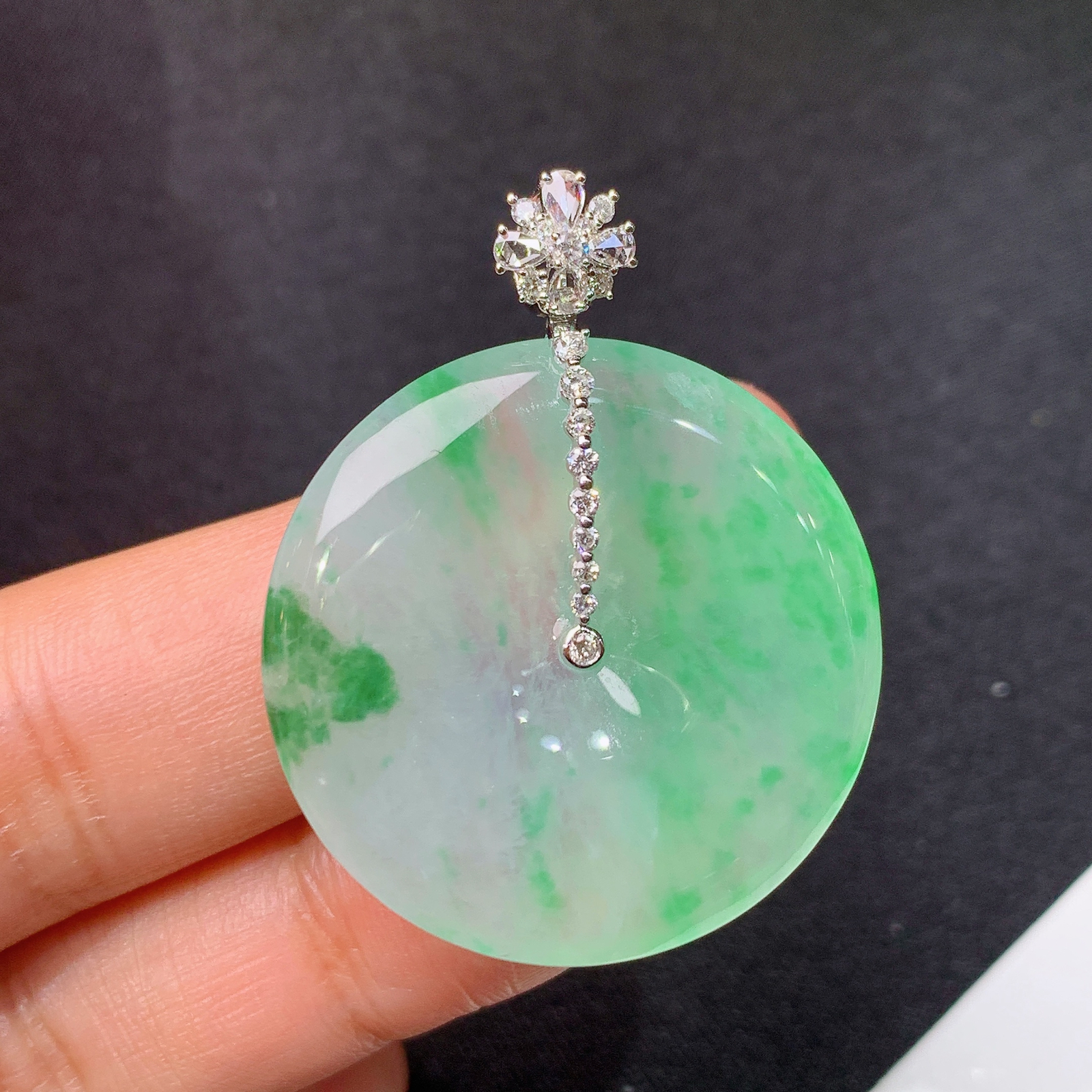 冰飘绿平安扣吊坠，18k金镶嵌，冰冰润润，玉质细腻，种水足，Fc 尺寸37.9*30.3*5.1