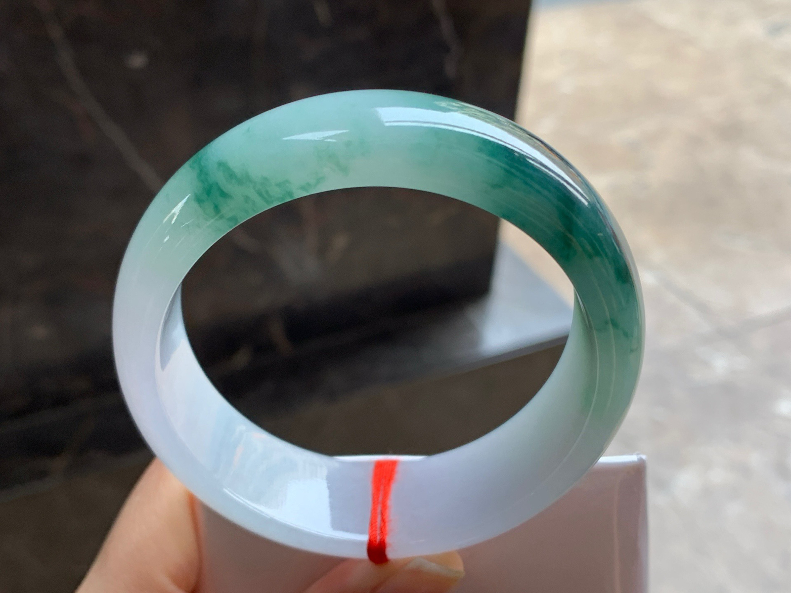 60-19.7-8.6

飘花宽版手镯^_^玉质温润 细腻 鲜艳