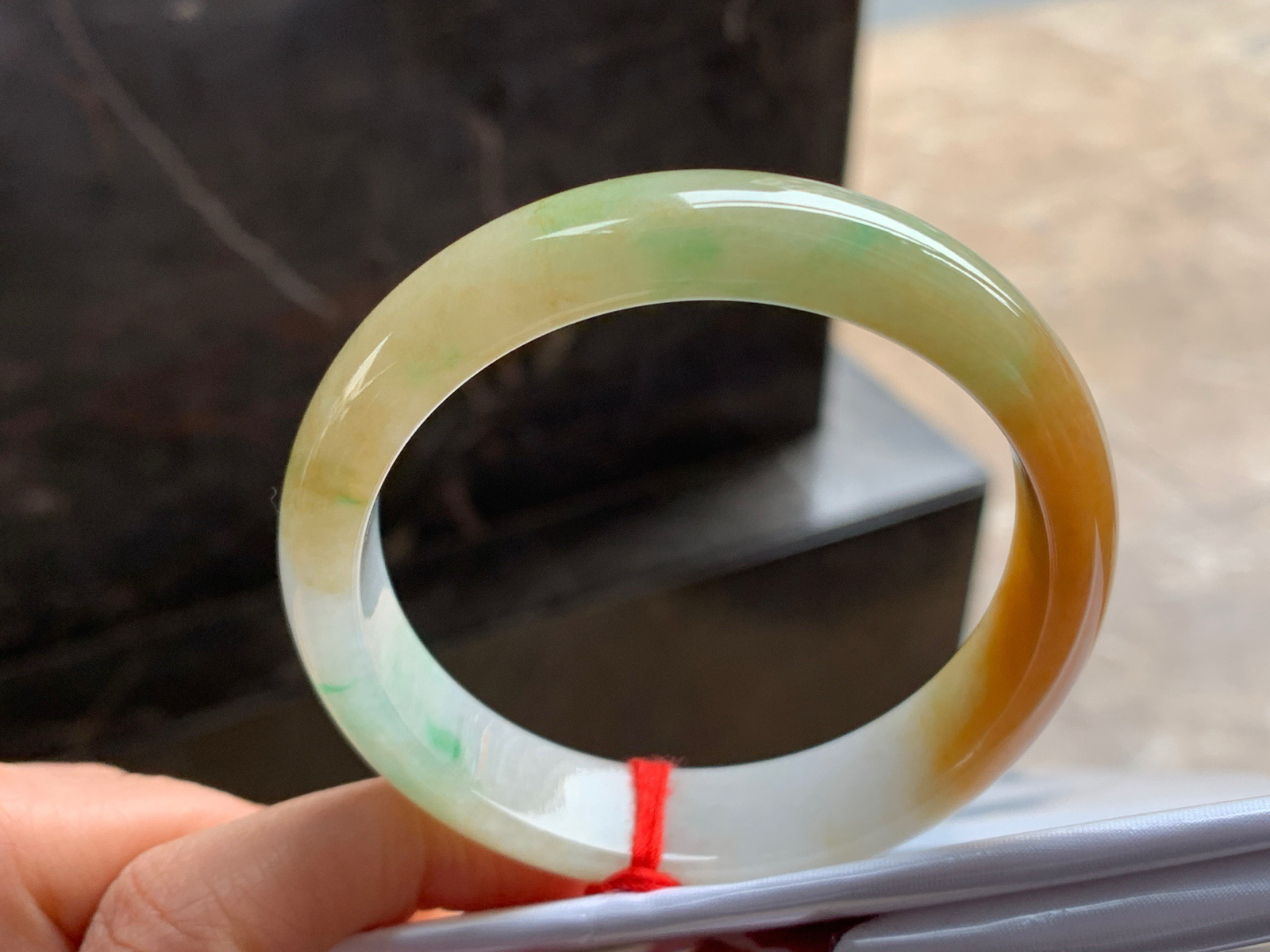 57-13.6-7

红翡手镯^_^颜色鲜艳 玉质温润 细腻