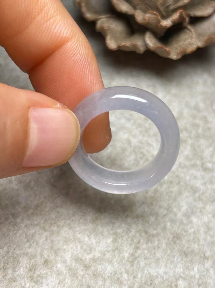 冰种【戒指】、种水好，玉质细腻 ，卖相好‘