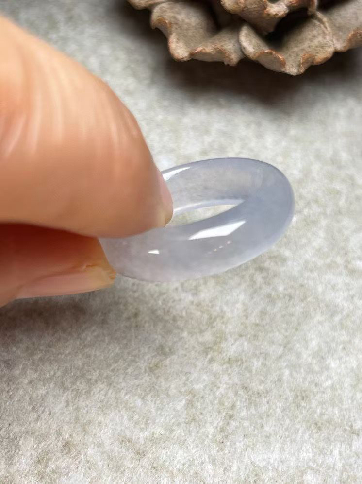 冰种【戒指】、种水好，玉质细腻 ，卖相好‘