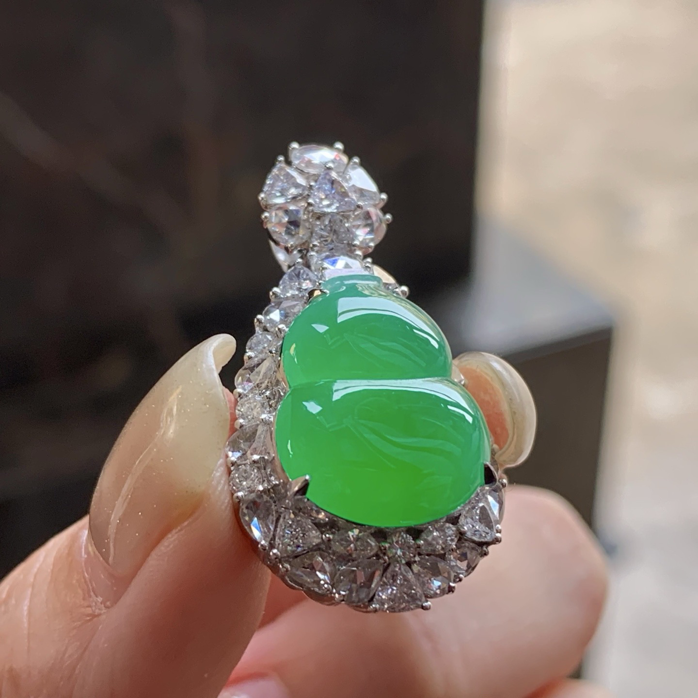 冰种阳绿葫芦
种色俱佳 真金镶嵌