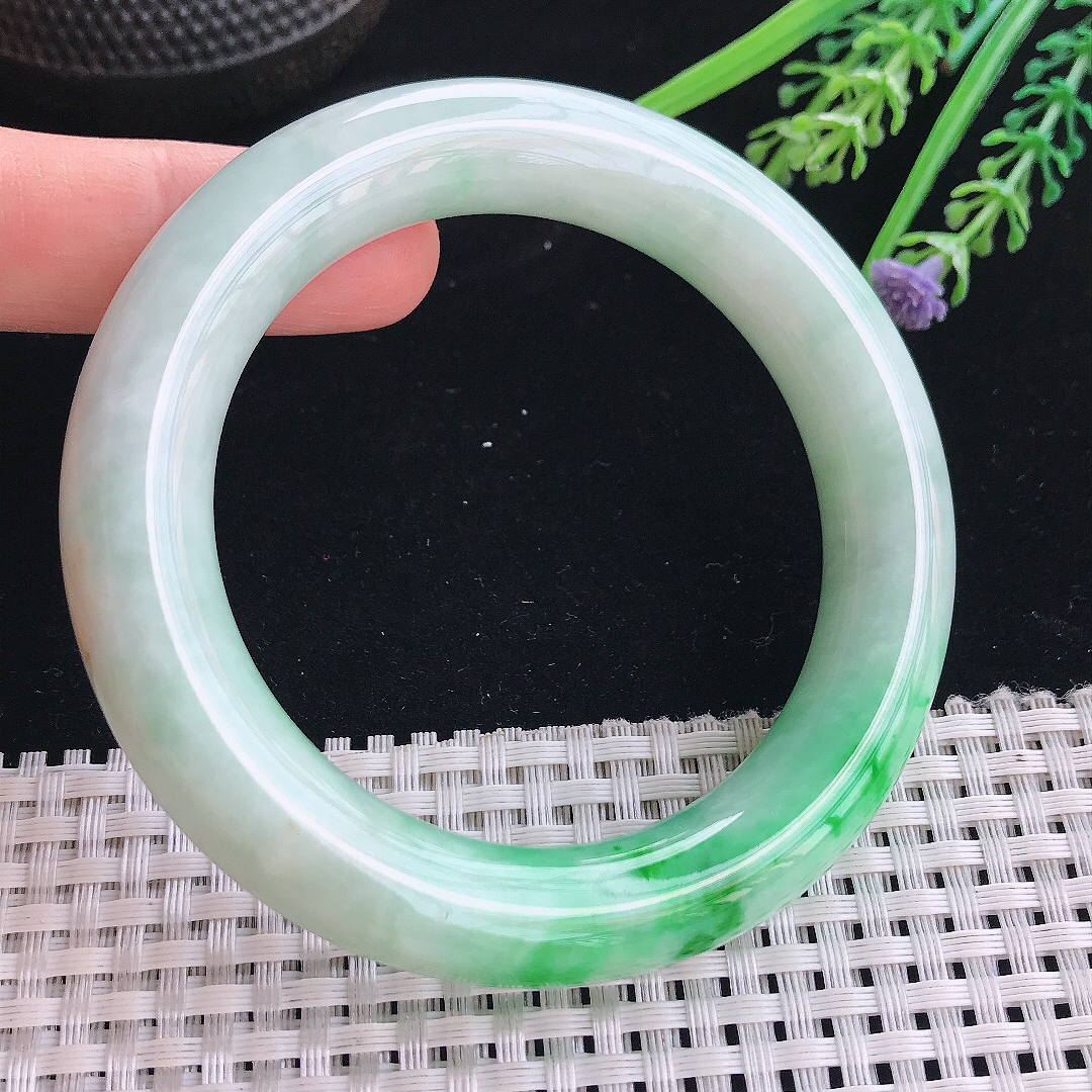 实拍天然翡翠56.5/12.9/12老坑精美飘阳绿圆条手镯翡翠玉镯手环