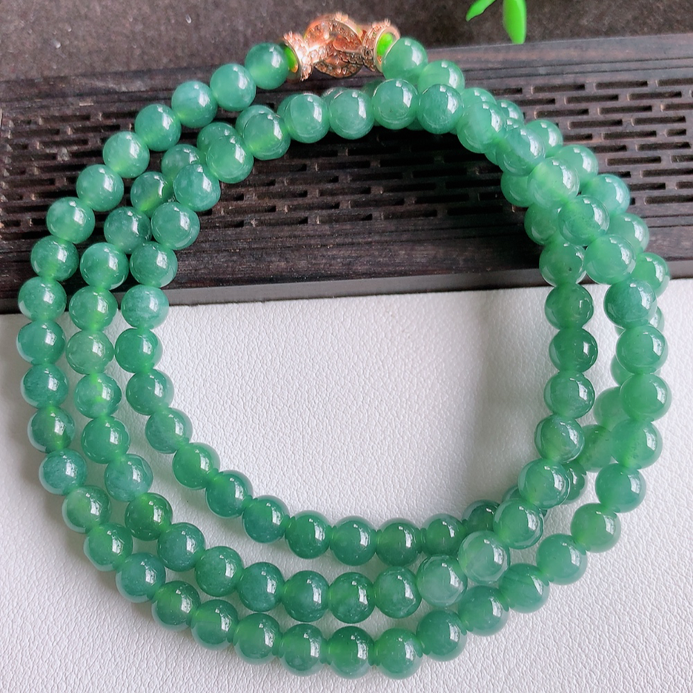 冰润翡翠圆珠项链，水水润润，珠圆玉润，颜色鲜艳，妙明清净，清秀高雅，佩戴效果优雅迷人！性价比超值 W1223  尺寸：5.8mm