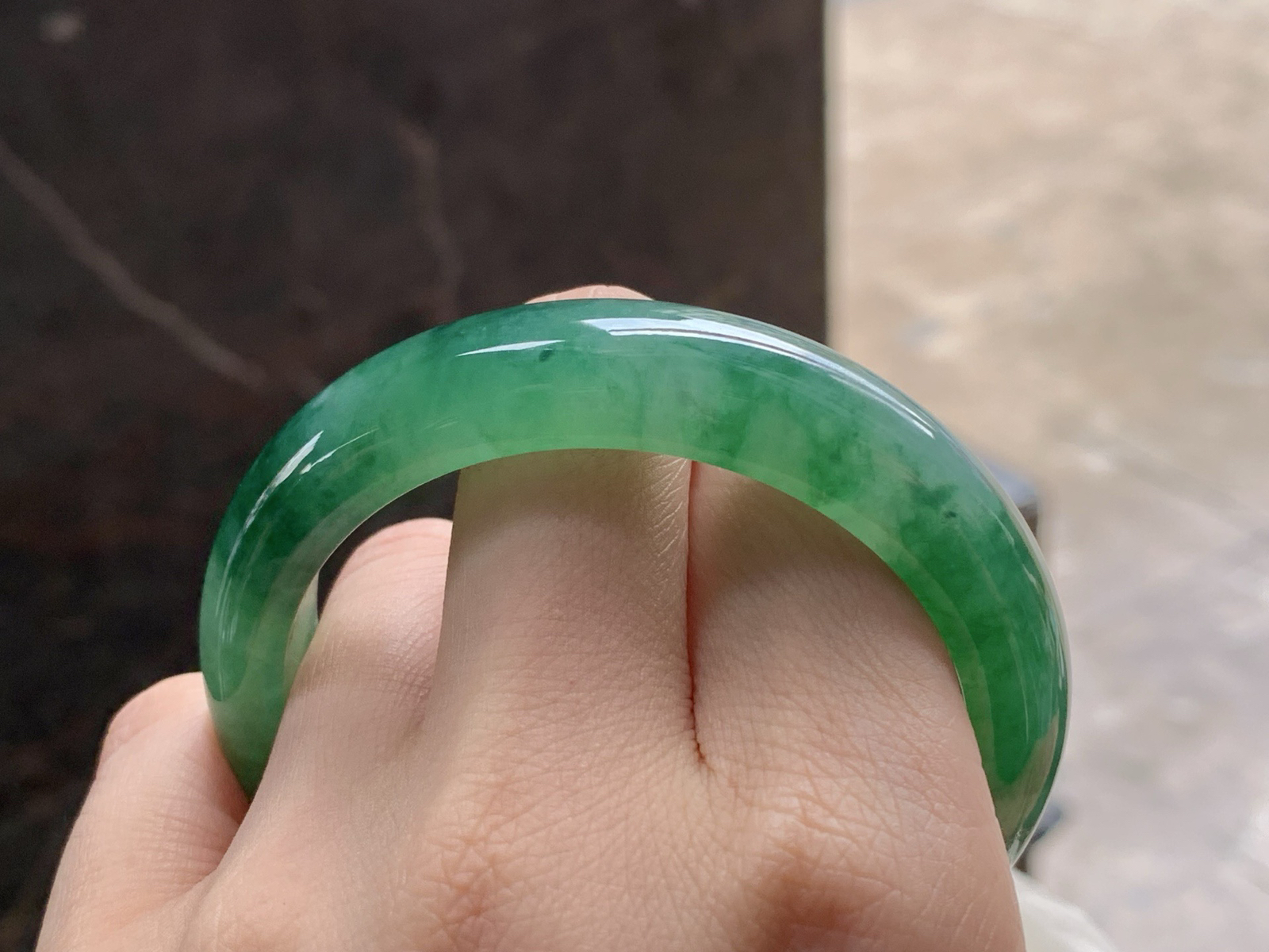 晴绿手镯
颜色漂亮 53.8/12.7/8mm