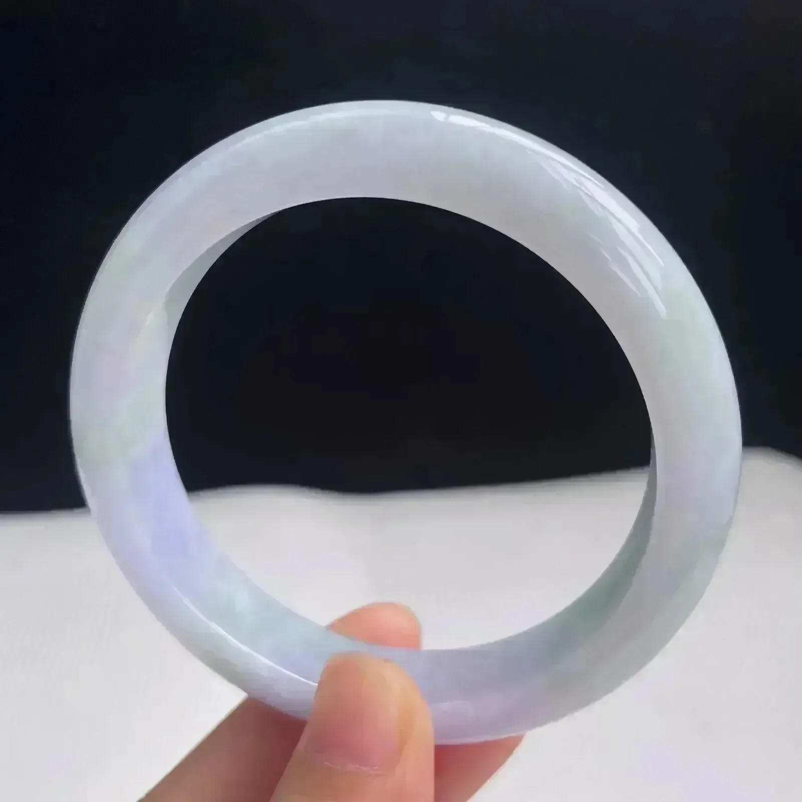 自然光拍摄56.7mm天然翡翠淡紫罗兰好种水正圈手镯 56.31克