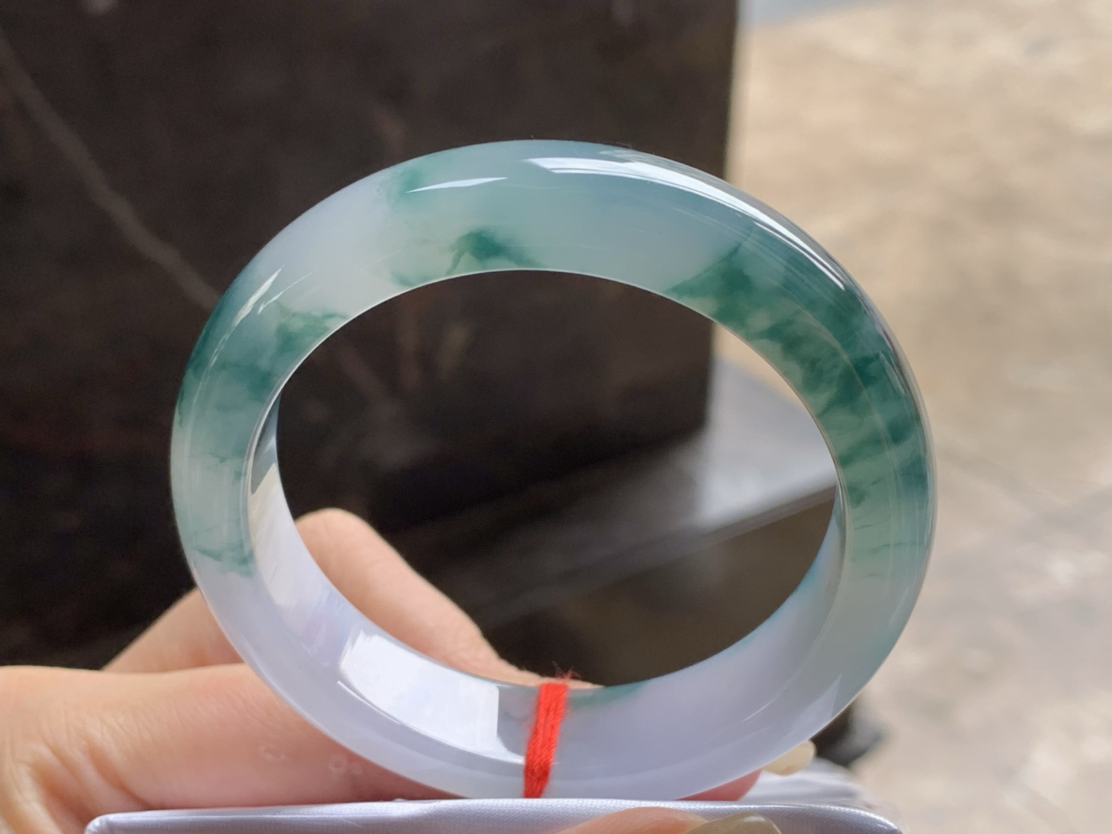 糯冰飘花手镯
种好水润 53.2/13.7/8.4mm