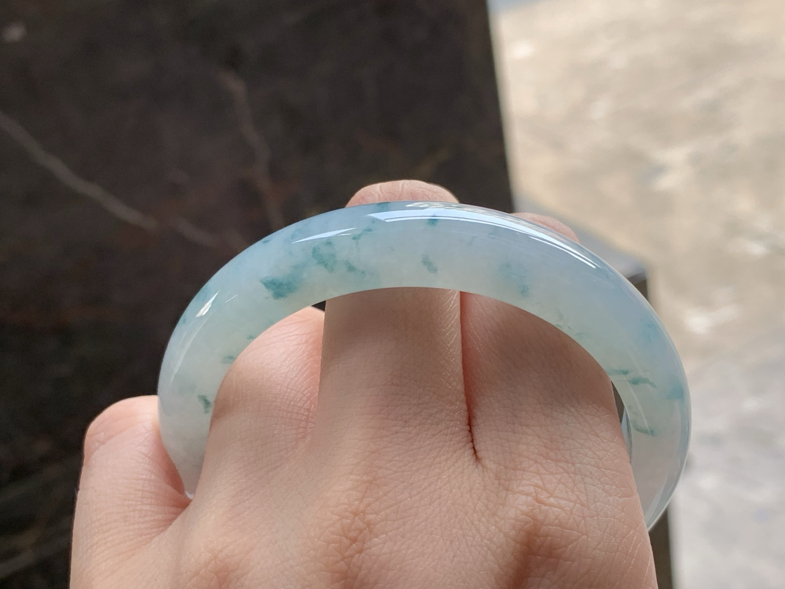 糯冰飘花手镯
种好水润 58.3/12/8.3mm