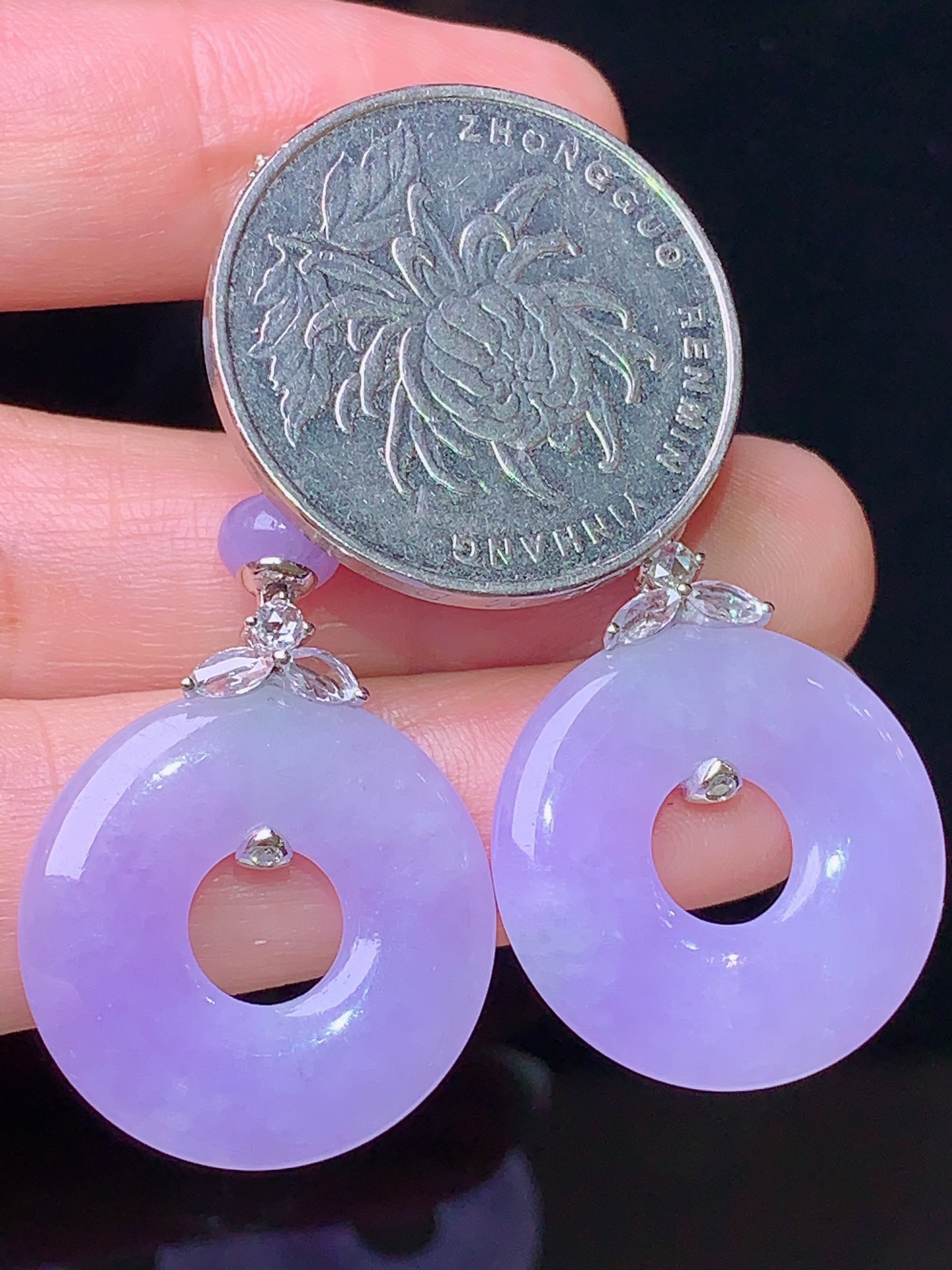 18k金钻镶嵌紫罗兰平安环耳坠 玉质细腻 色泽艳丽清新 水润亮眼 整体尺寸49.3*21.2*3.3