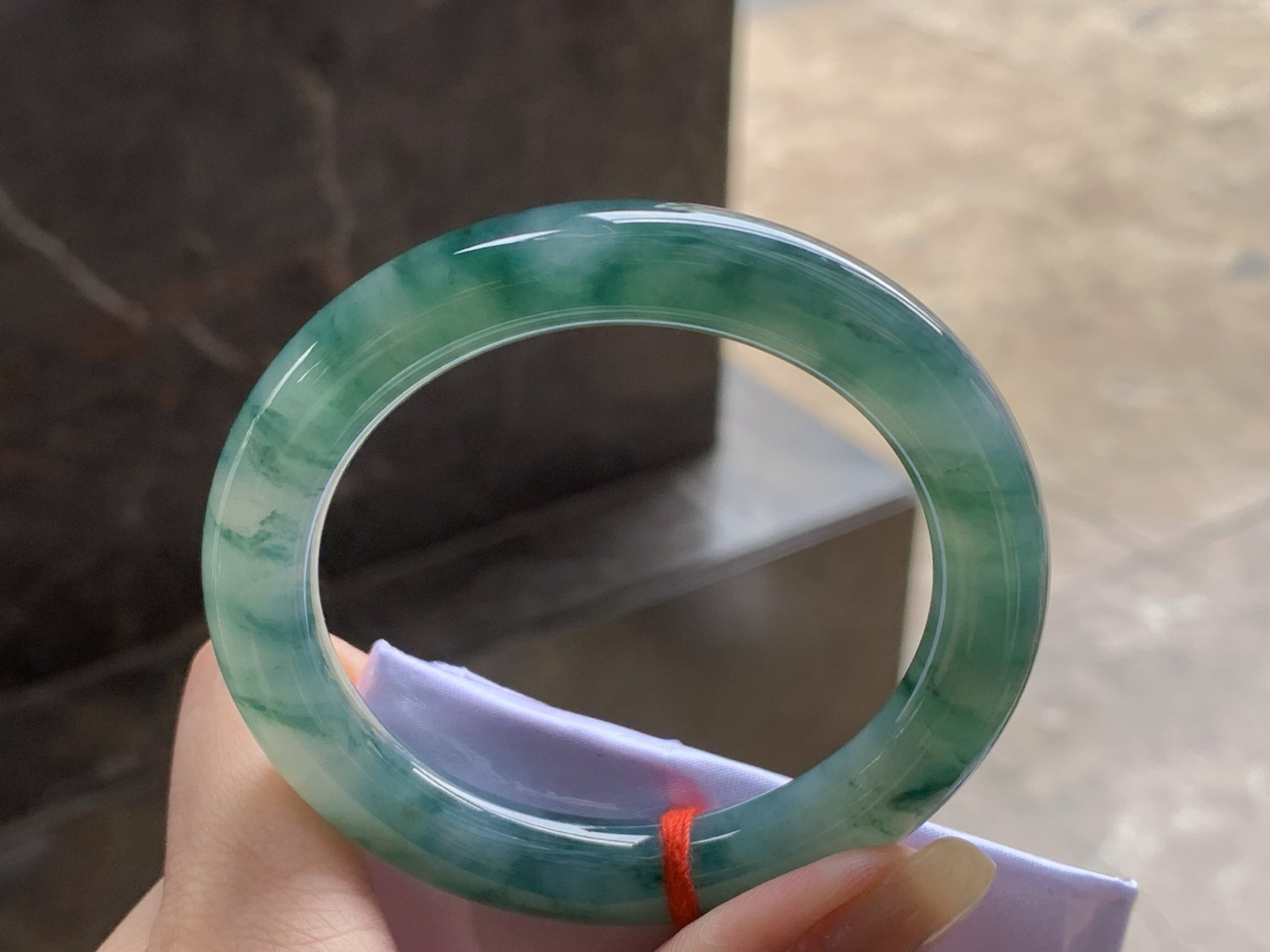 冰飘花福镯
种好水润 52.6/9.8/9.7mm