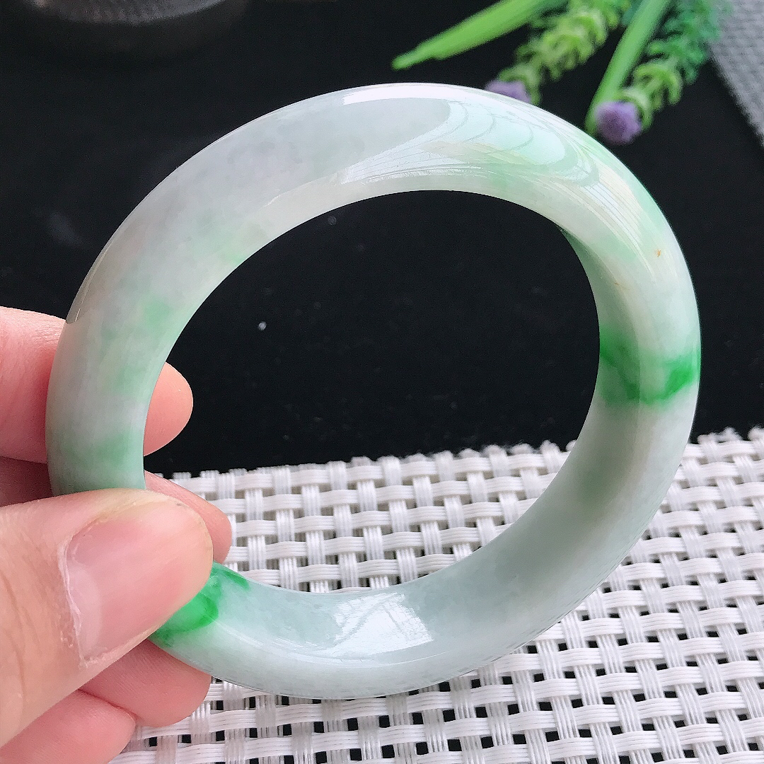 实拍天然翡翠57.5/15/9.6老坑精美温润辣阳绿手镯翡翠玉镯手环