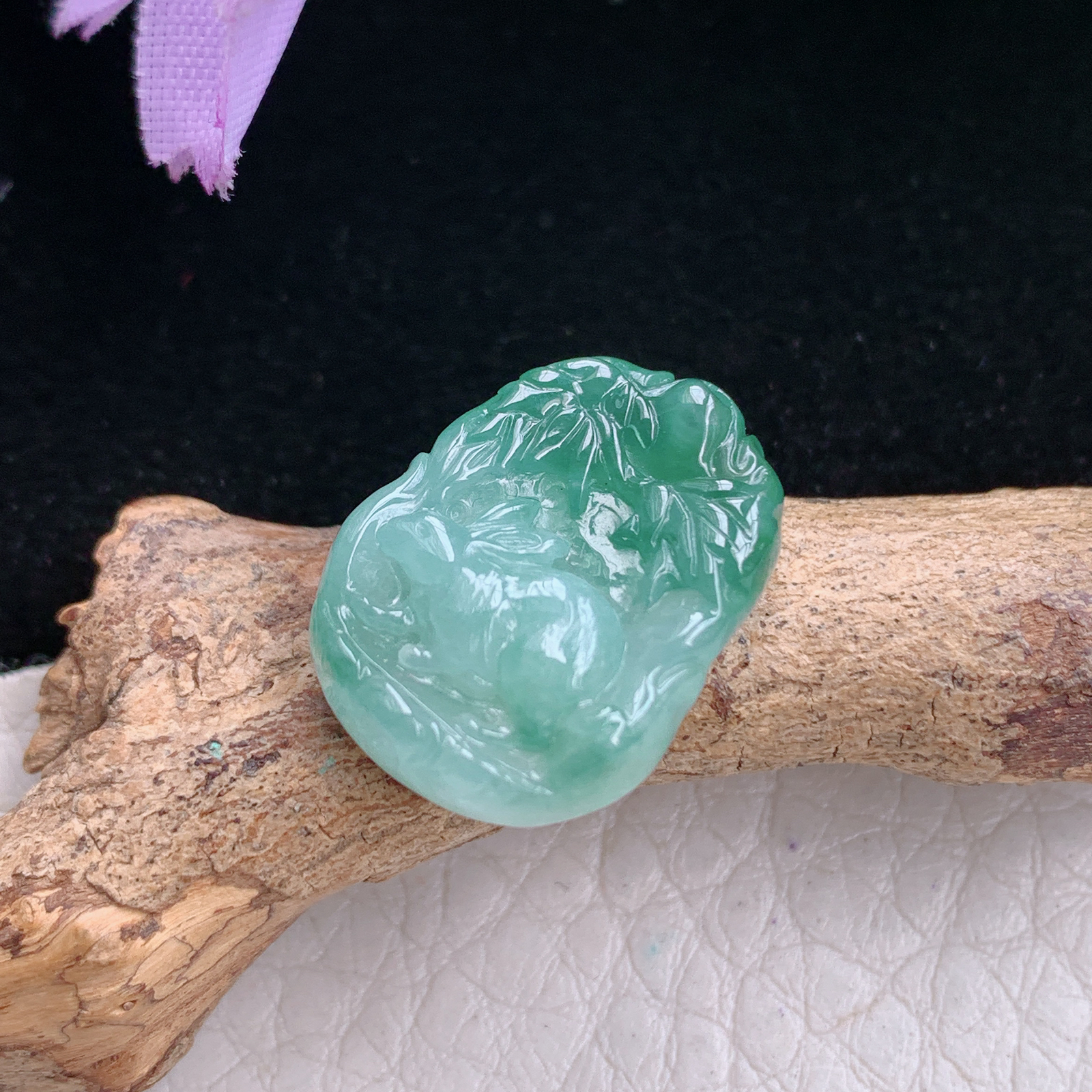 ktj实拍19.3*14.8*5.5缅甸天然翡翠冰飘花宝宝款生肖兔子玉项坠 玉挂件