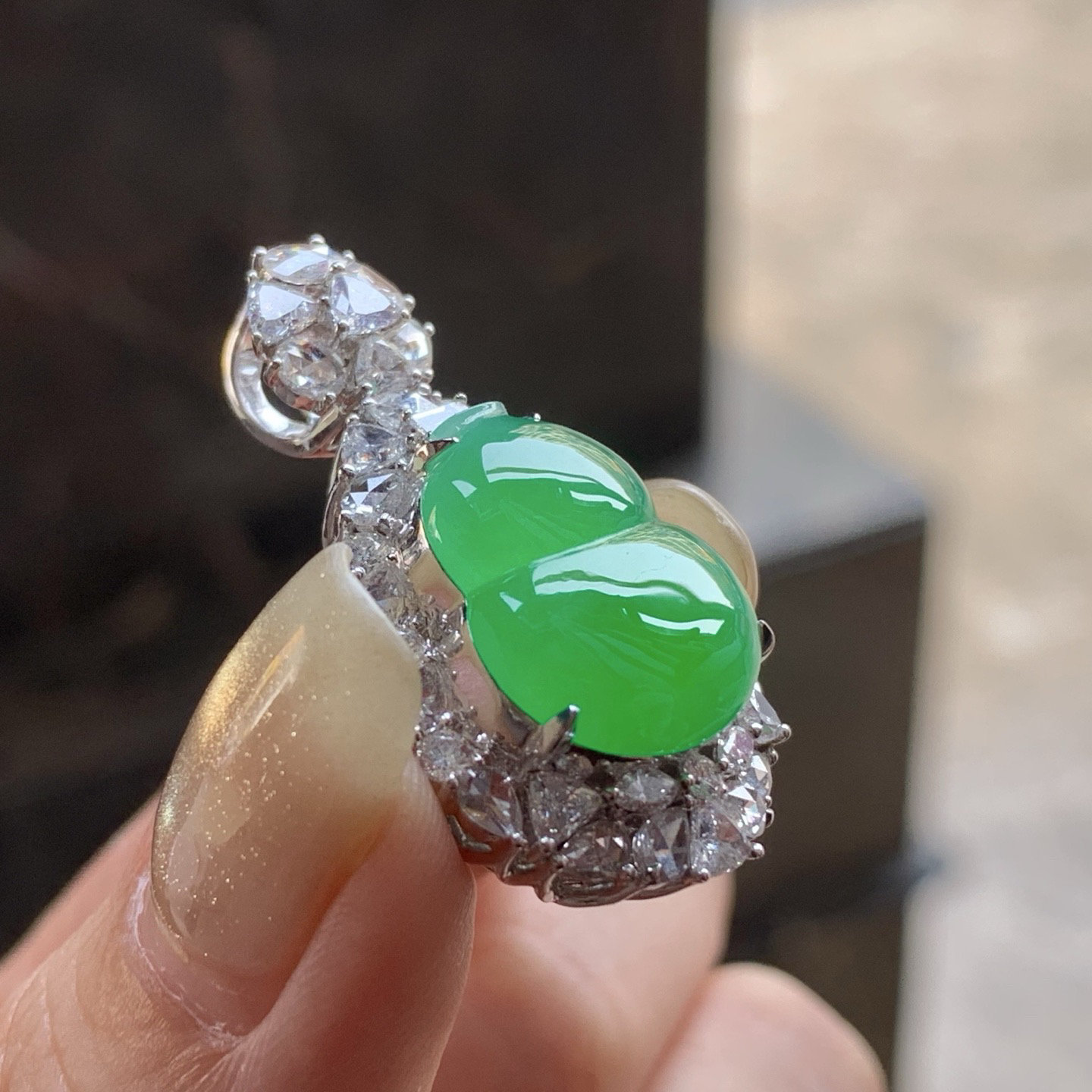 冰种阳绿葫芦
种色俱佳 真金镶嵌