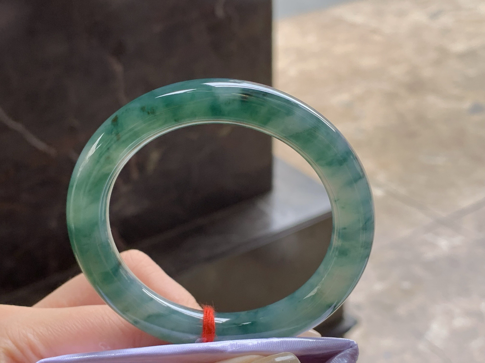 冰飘花福镯
种好水润 52.6/9.8/9.7mm